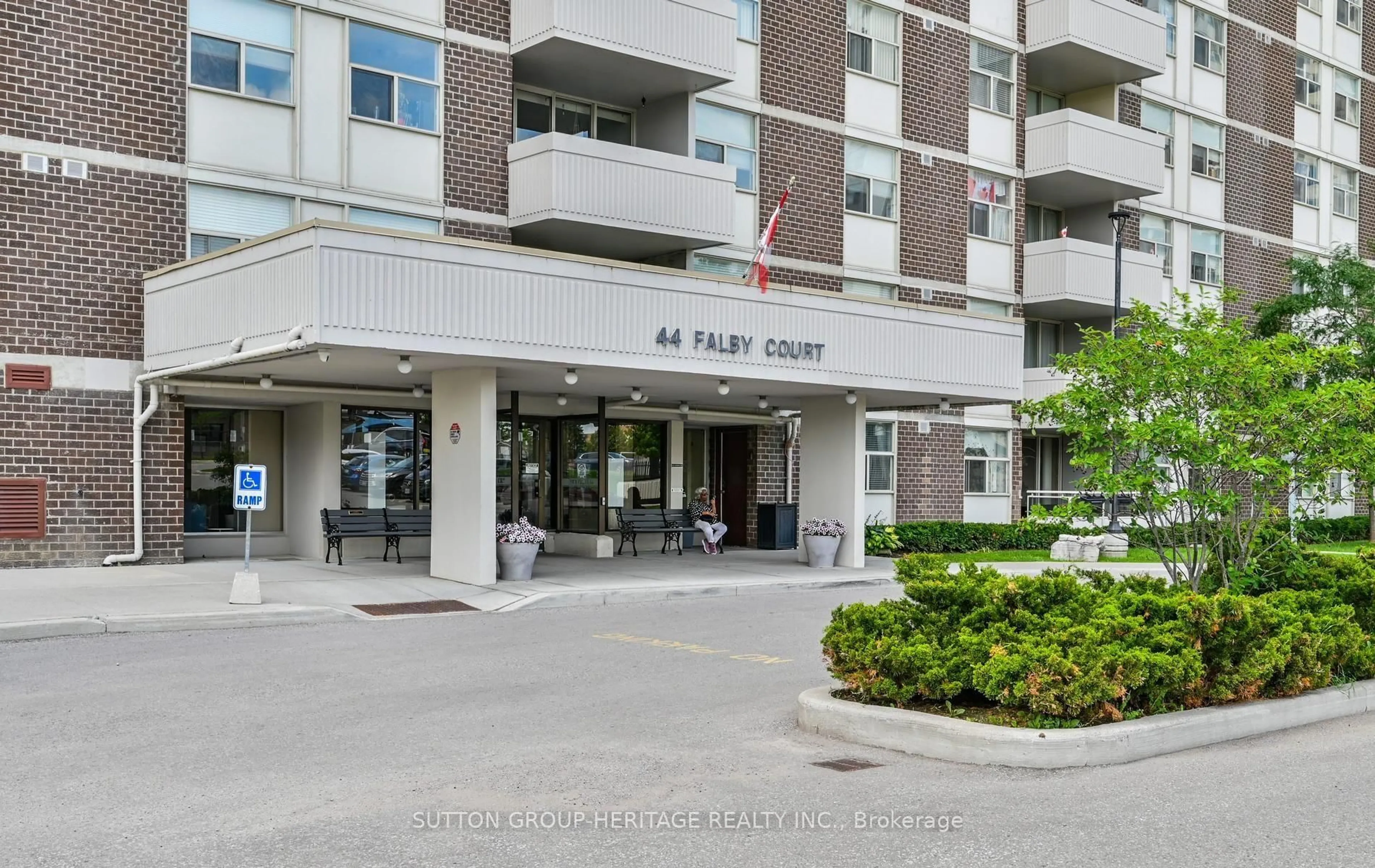 Indoor foyer for 44 Falby Crt #1608, Ajax Ontario L1S 3L1