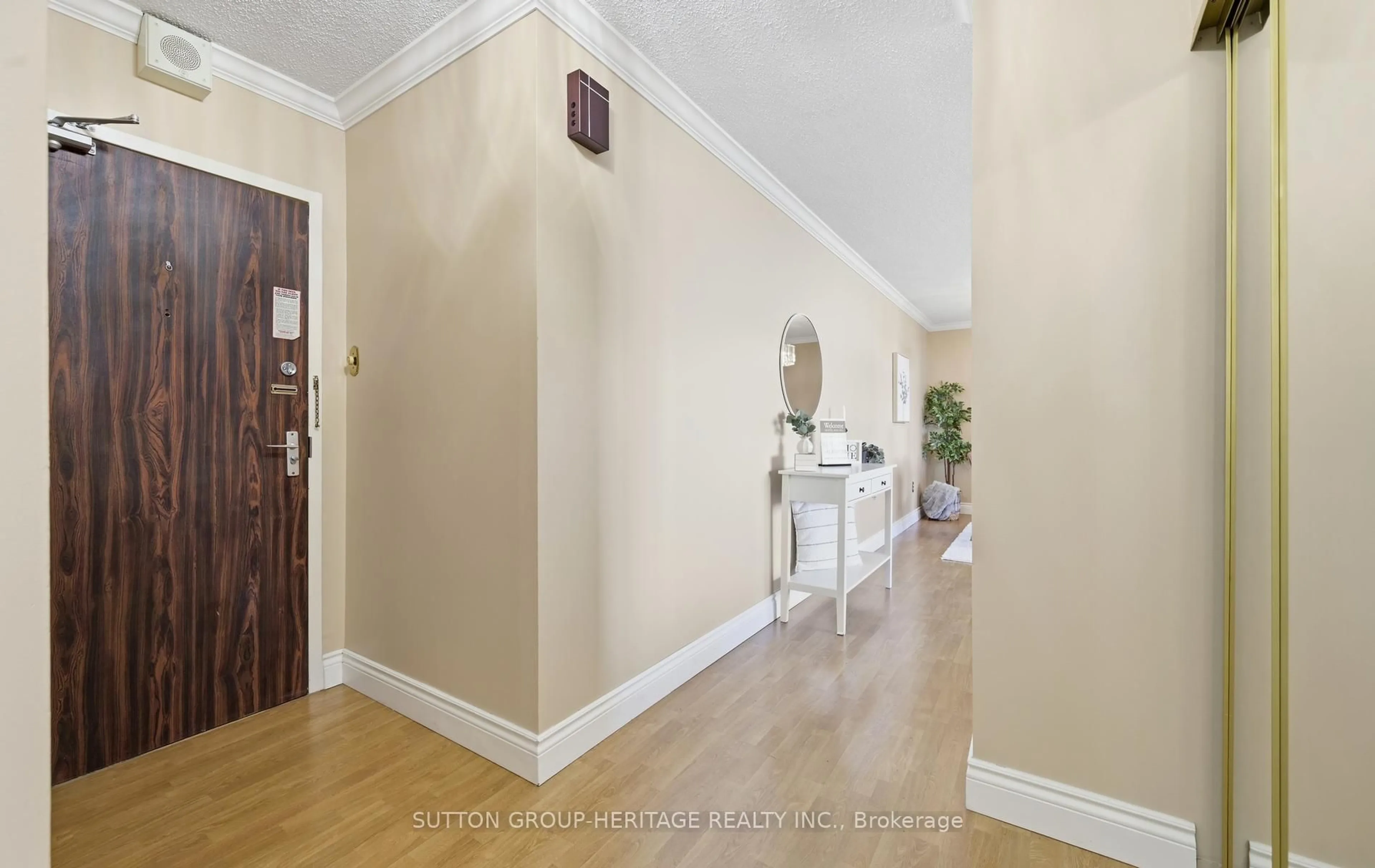 Indoor entryway for 44 Falby Crt #1608, Ajax Ontario L1S 3L1