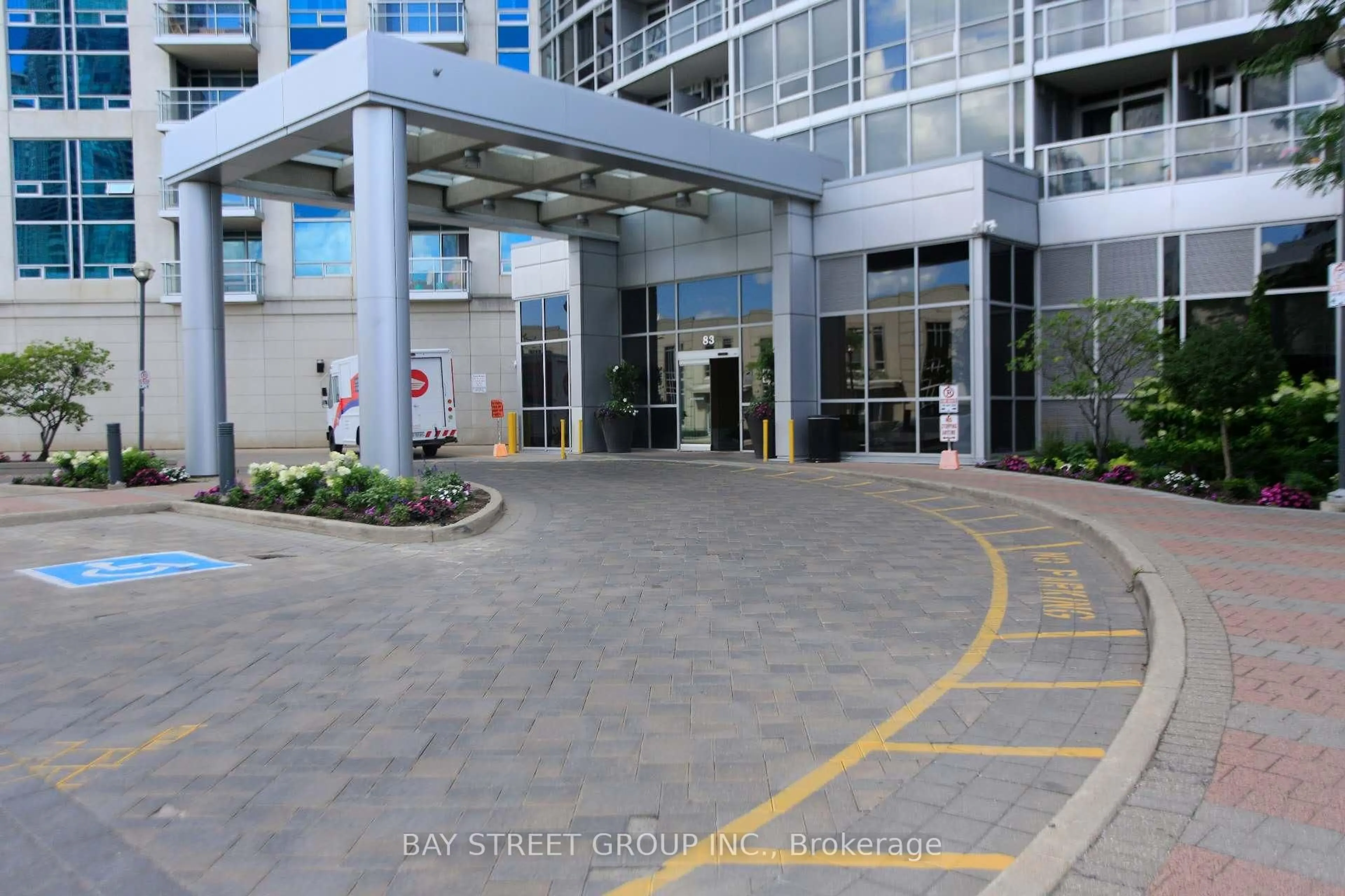 Indoor foyer for 83 Borough Dr #1814, Toronto Ontario M1P 5E4