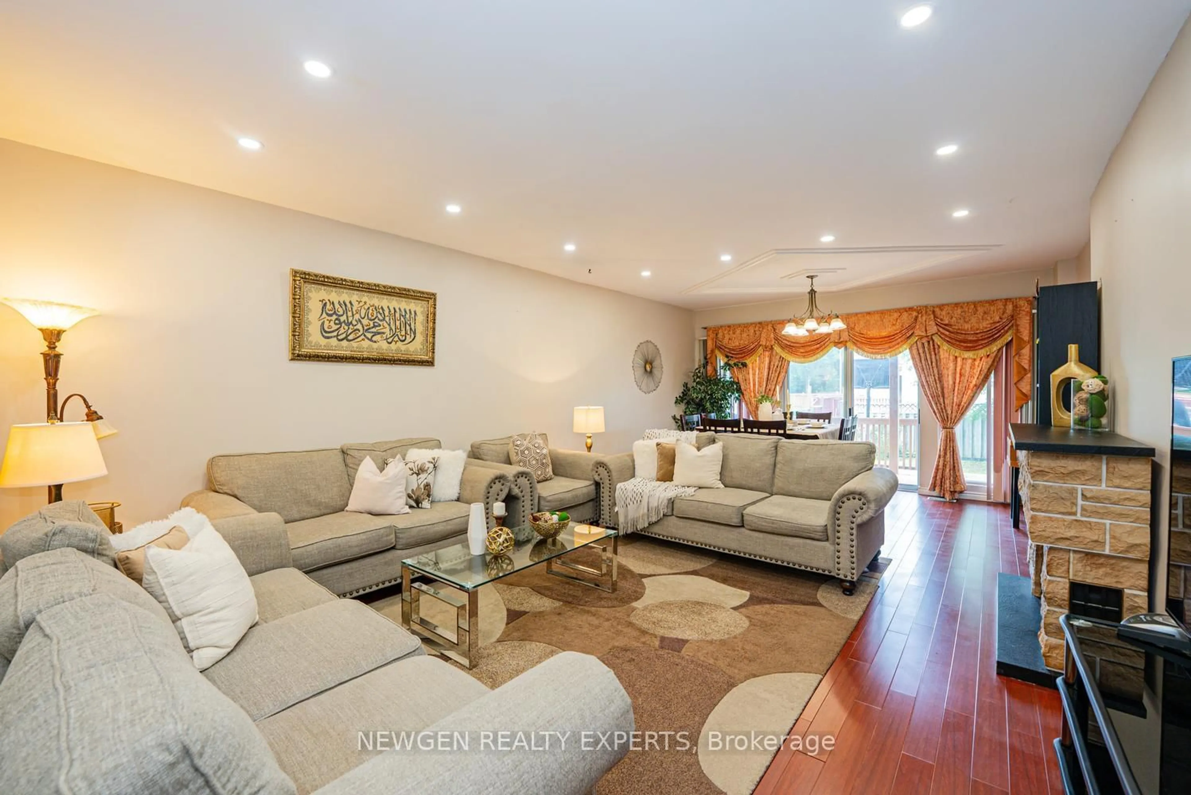 Living room with furniture, wood/laminate floor for 592A Danforth Rd, Toronto Ontario M1K 1E6