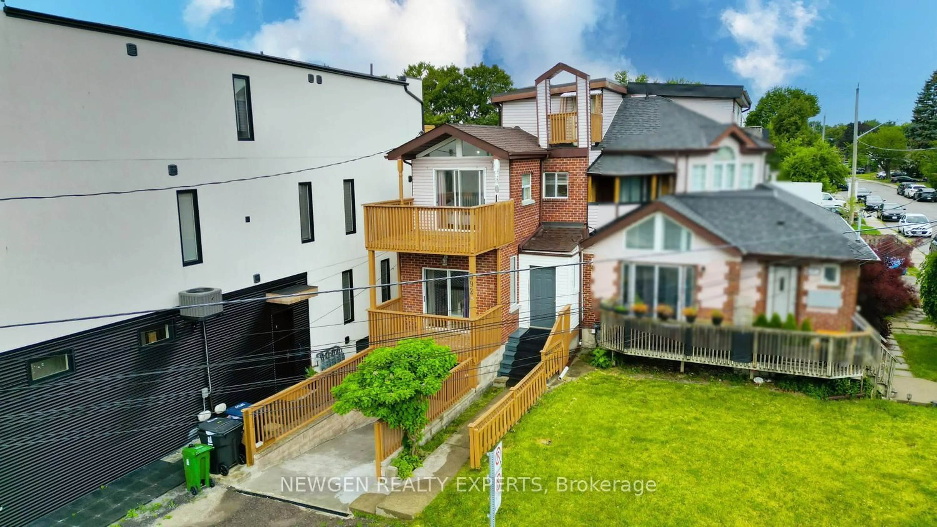 A pic from outside/outdoor area/front of a property/back of a property/a pic from drone, unknown for 592A Danforth Rd, Toronto Ontario M1K 1E6
