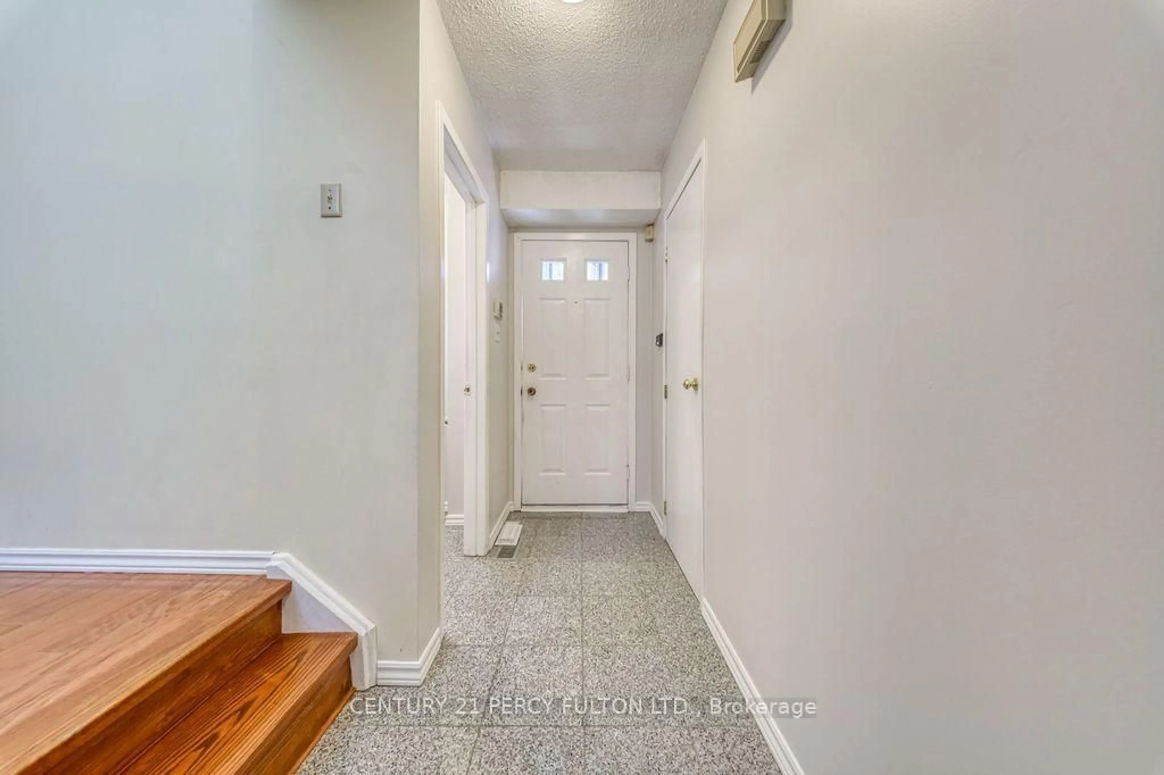 Indoor entryway for 11 Fundy Bay Blvd, Toronto Ontario M1W 3A1