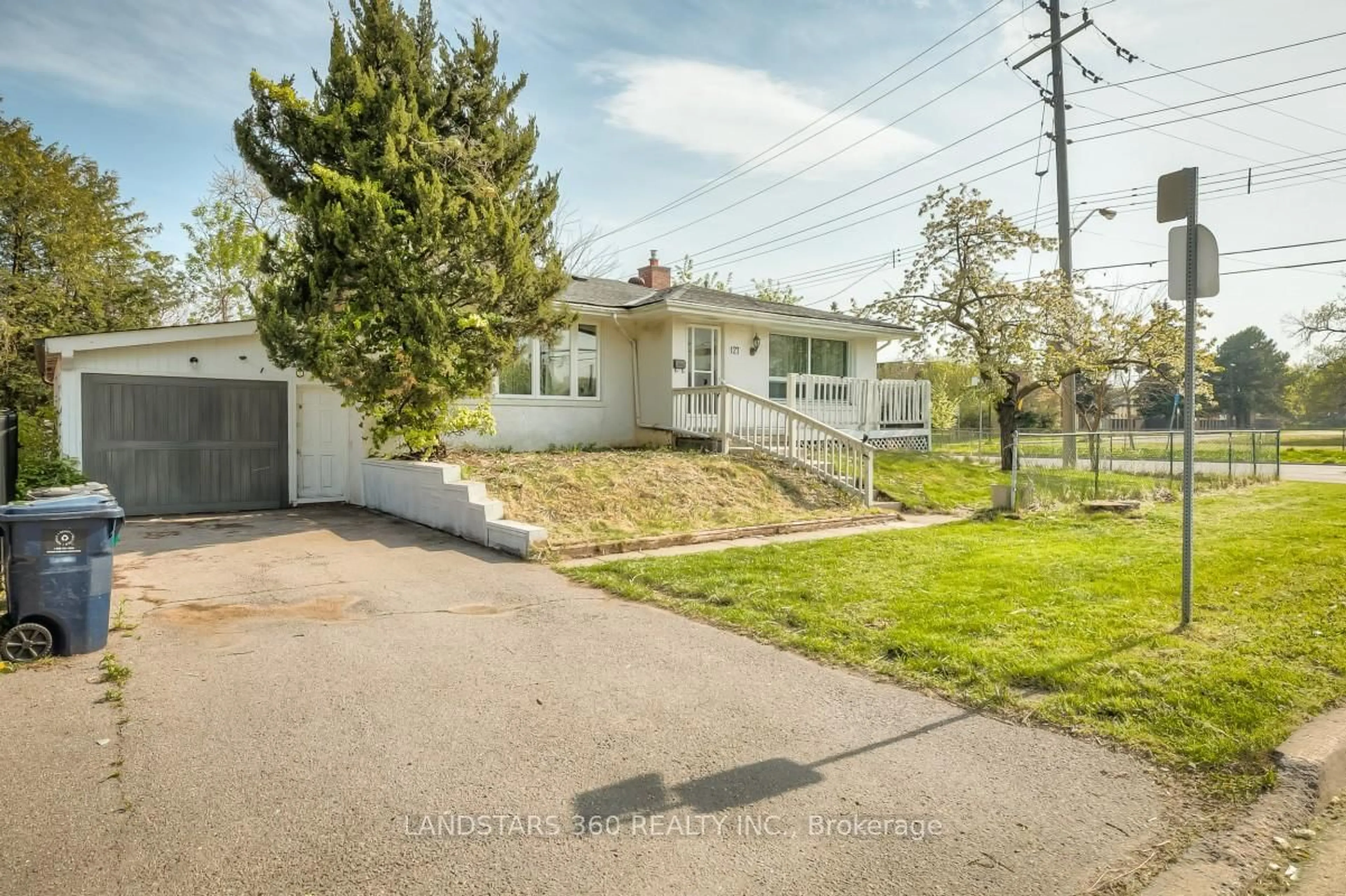 A pic from outside/outdoor area/front of a property/back of a property/a pic from drone, street for 127 Galloway Rd, Toronto Ontario M1E 1W9