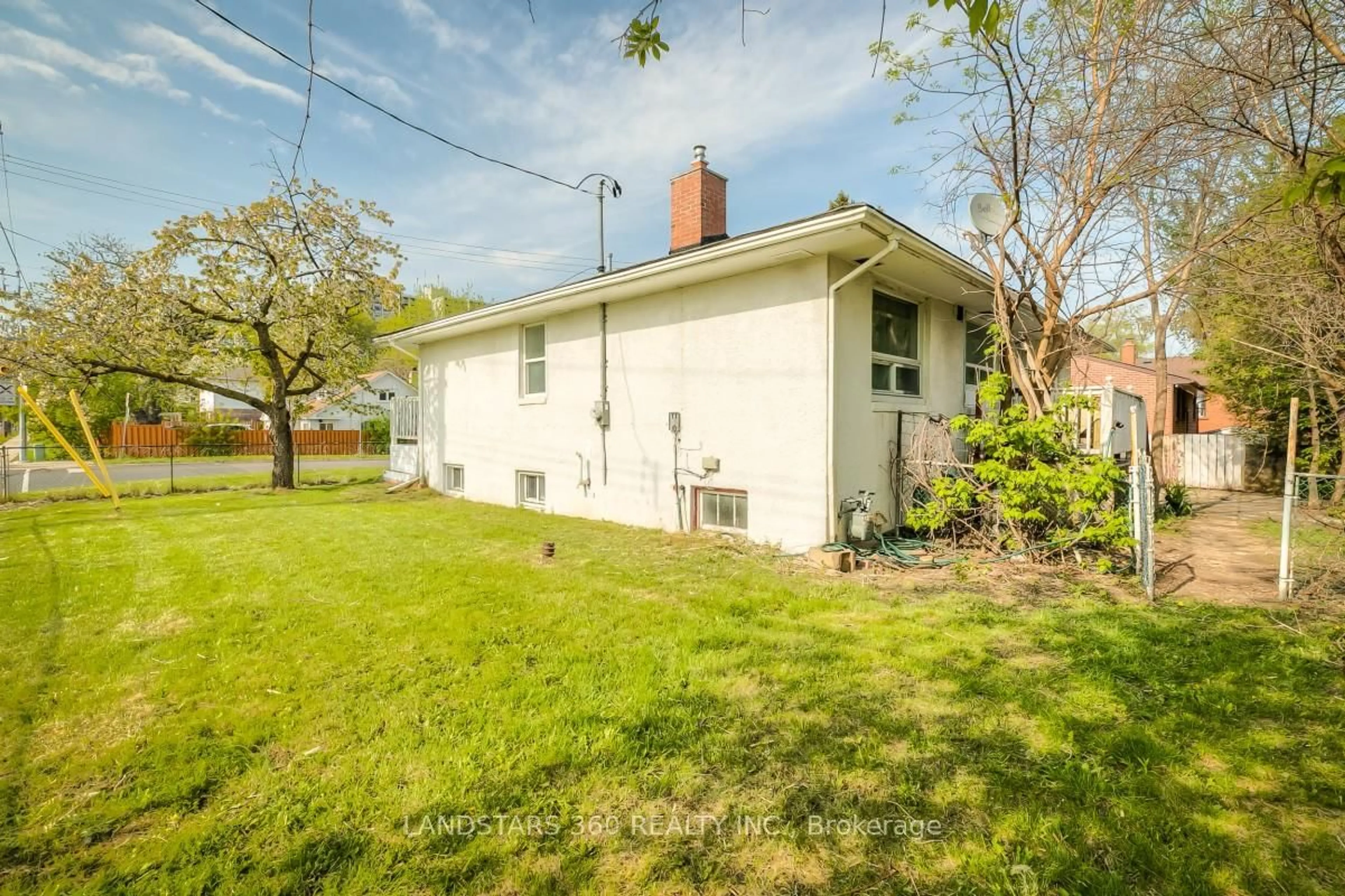 Patio, building for 127 Galloway Rd, Toronto Ontario M1E 1W9