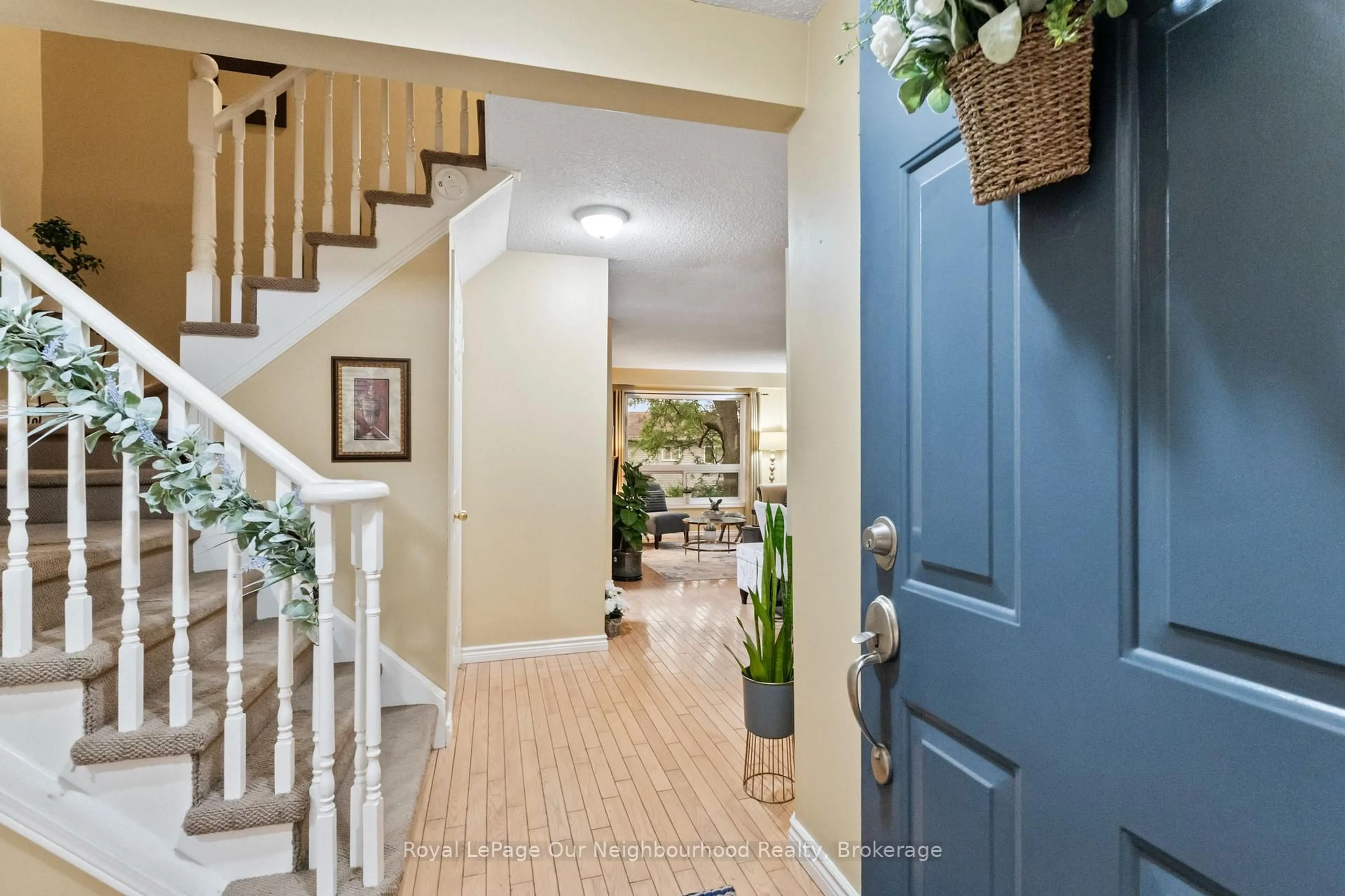 Indoor entryway for 23 Woodward Dr, Whitby Ontario L1N 8X3