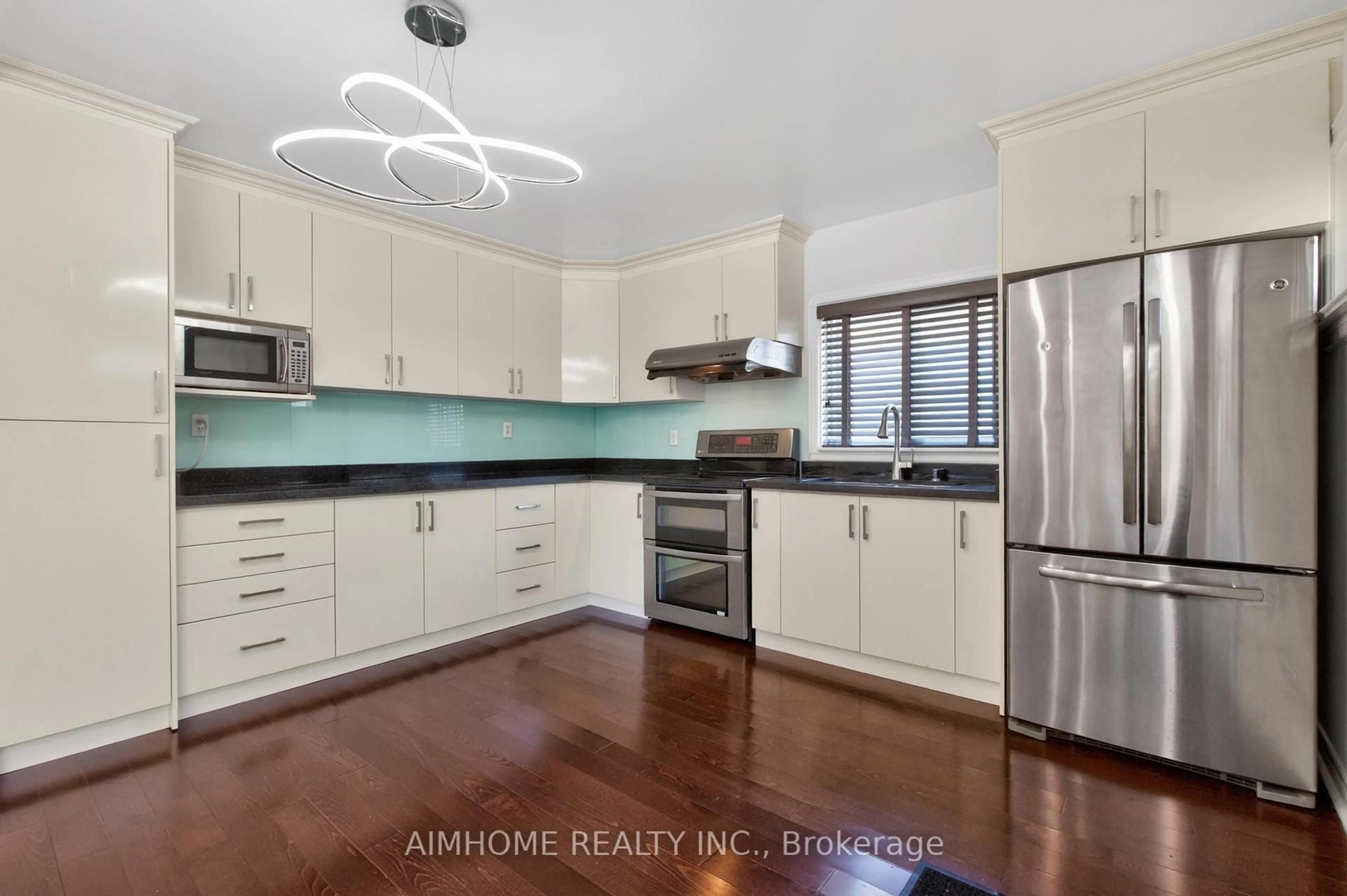 Standard kitchen, ceramic/tile floor for 140 Meighen Ave, Toronto Ontario M4B 2H9