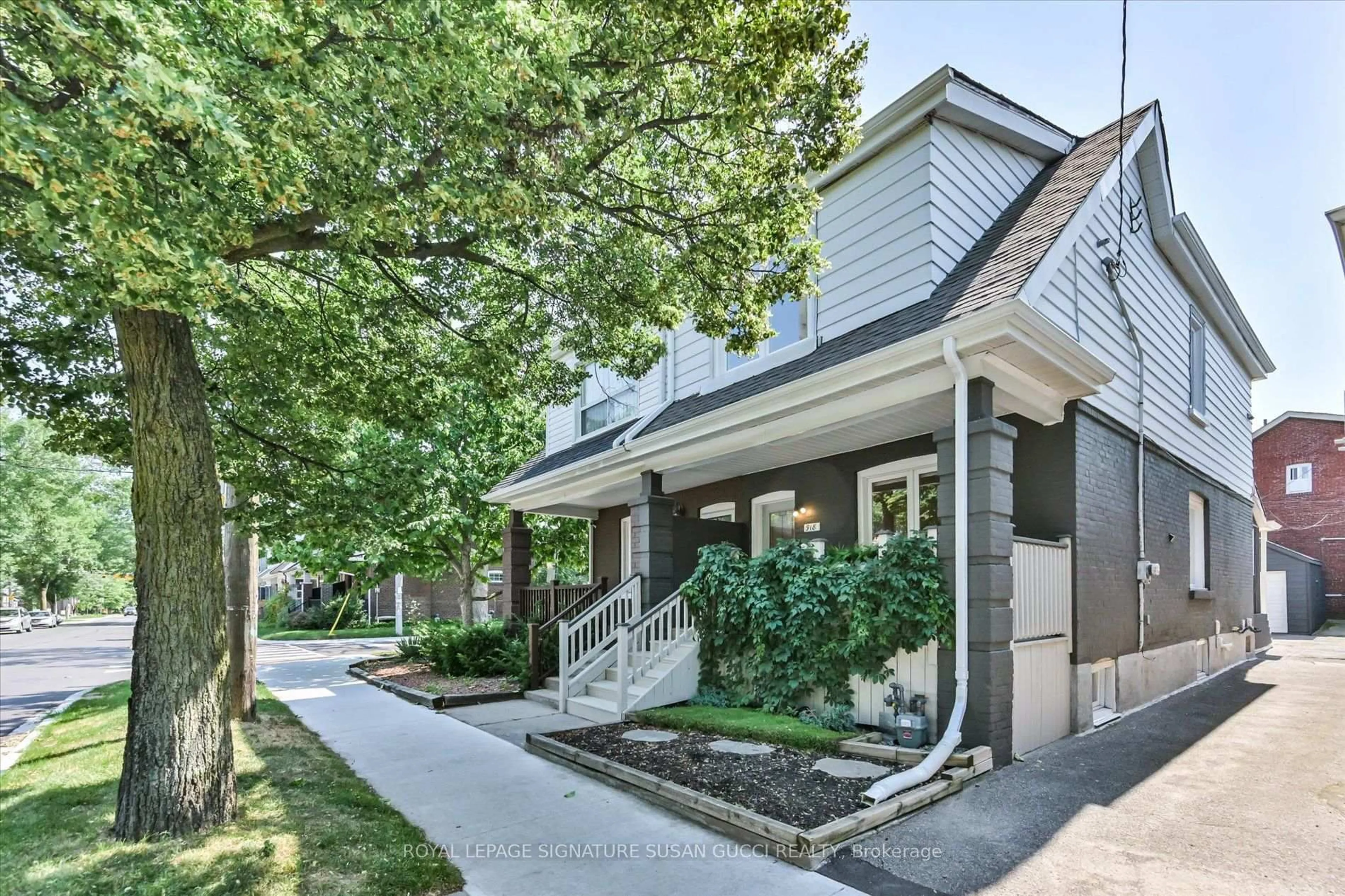 Unknown for 918 Greenwood Ave, Toronto Ontario M4J 4C1