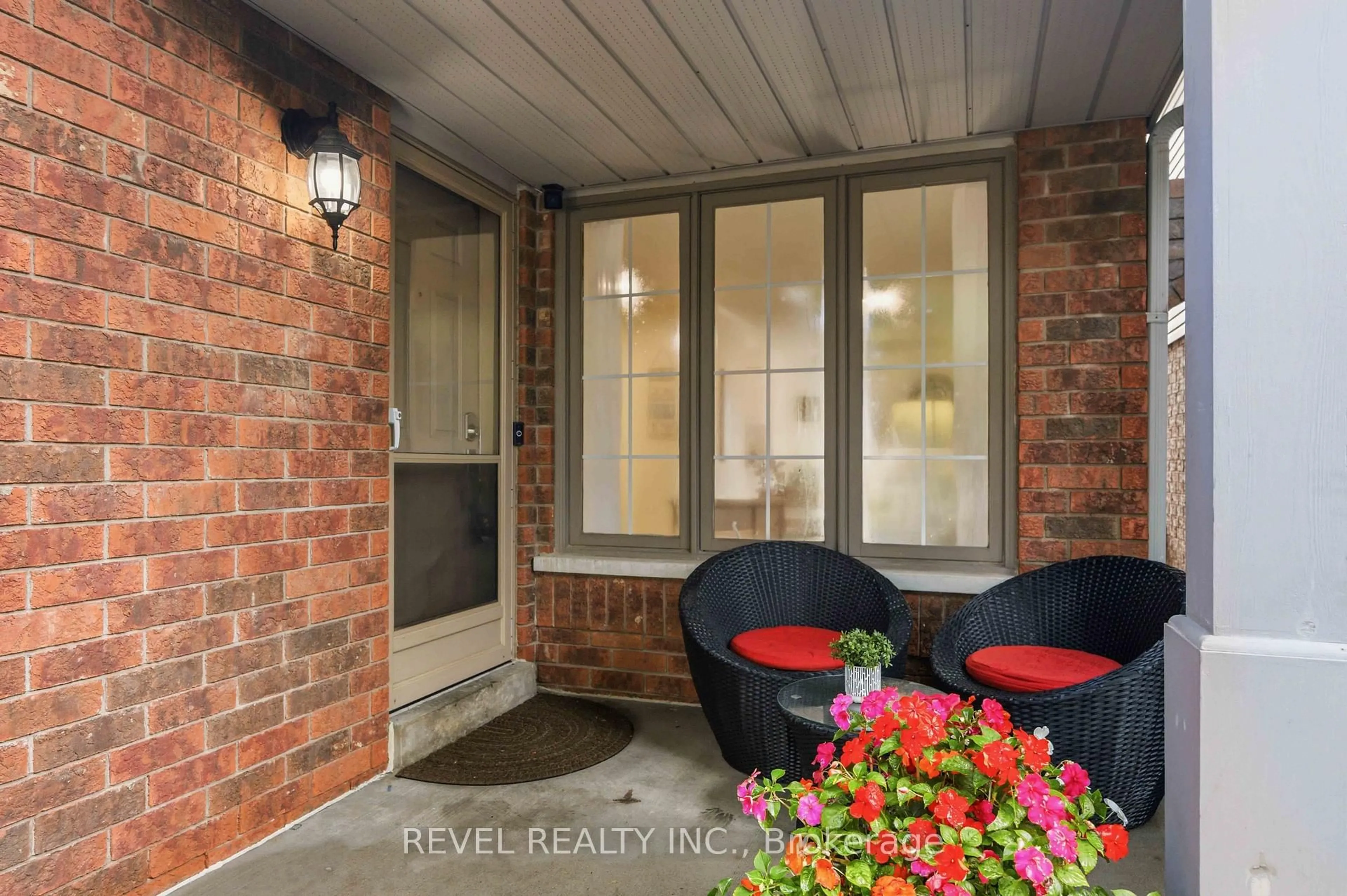 Indoor entryway for 56 Greengrove Way, Whitby Ontario L1R 2N4