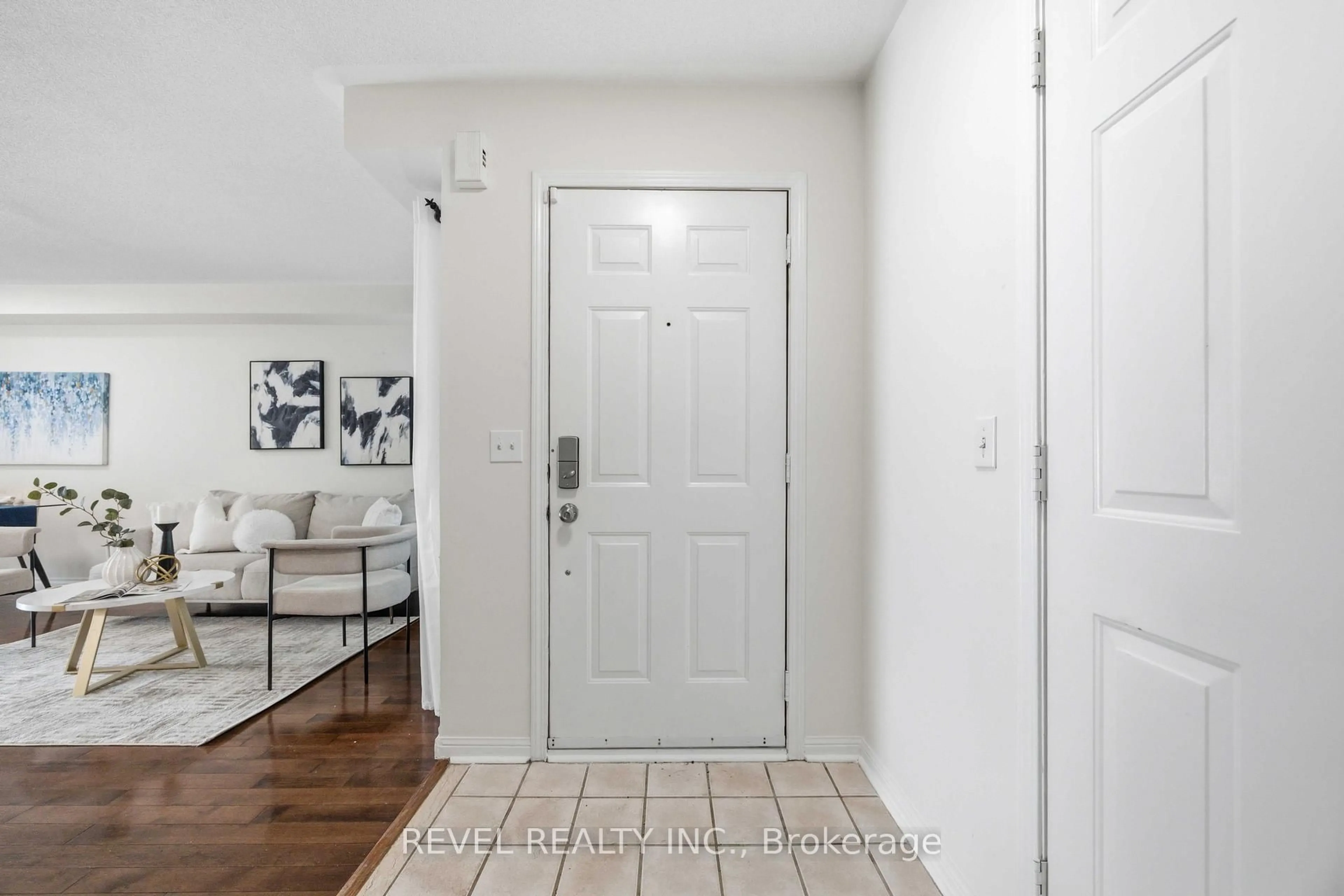 Indoor entryway for 56 Greengrove Way, Whitby Ontario L1R 2N4