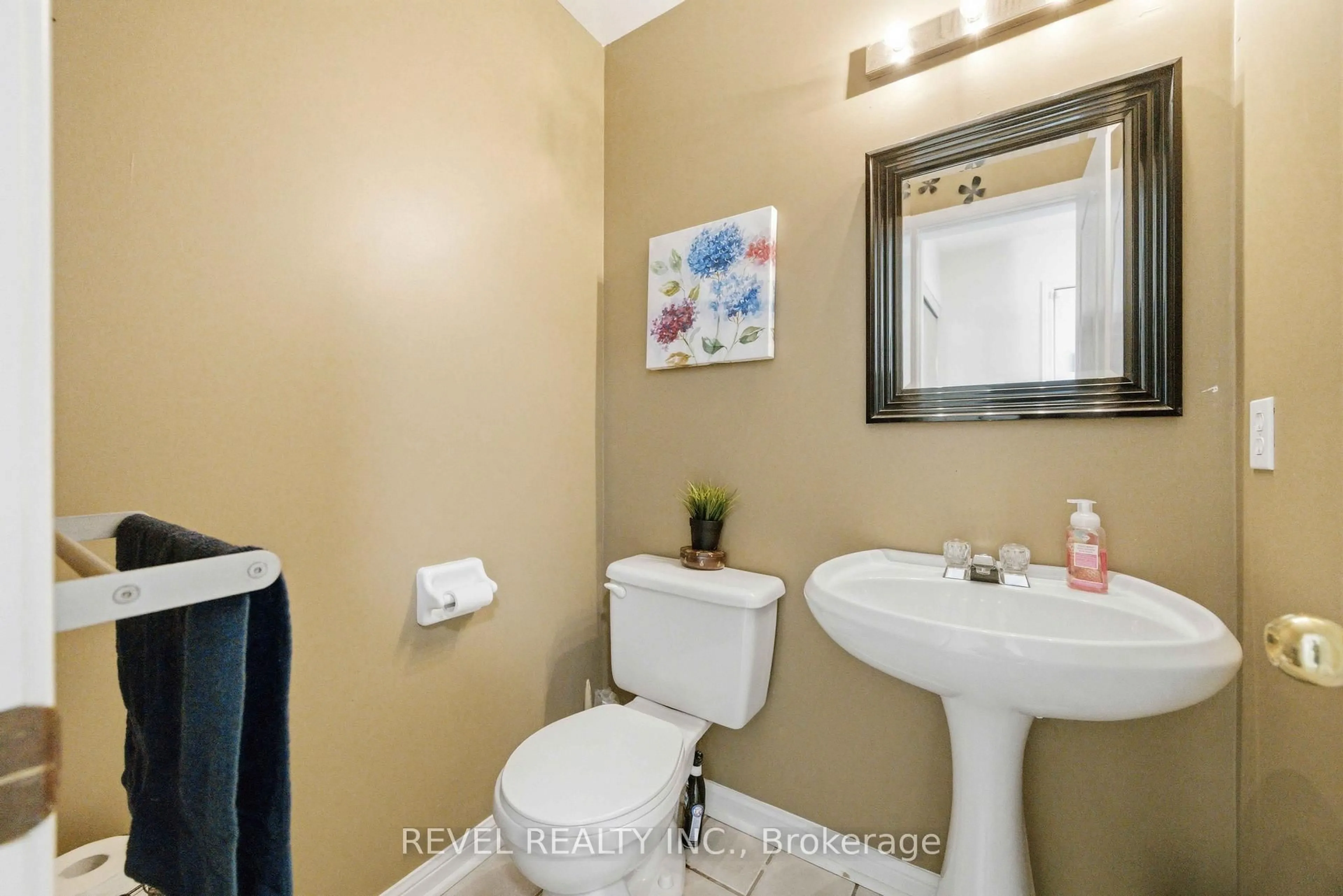 Standard bathroom, ceramic/tile floor for 56 Greengrove Way, Whitby Ontario L1R 2N4