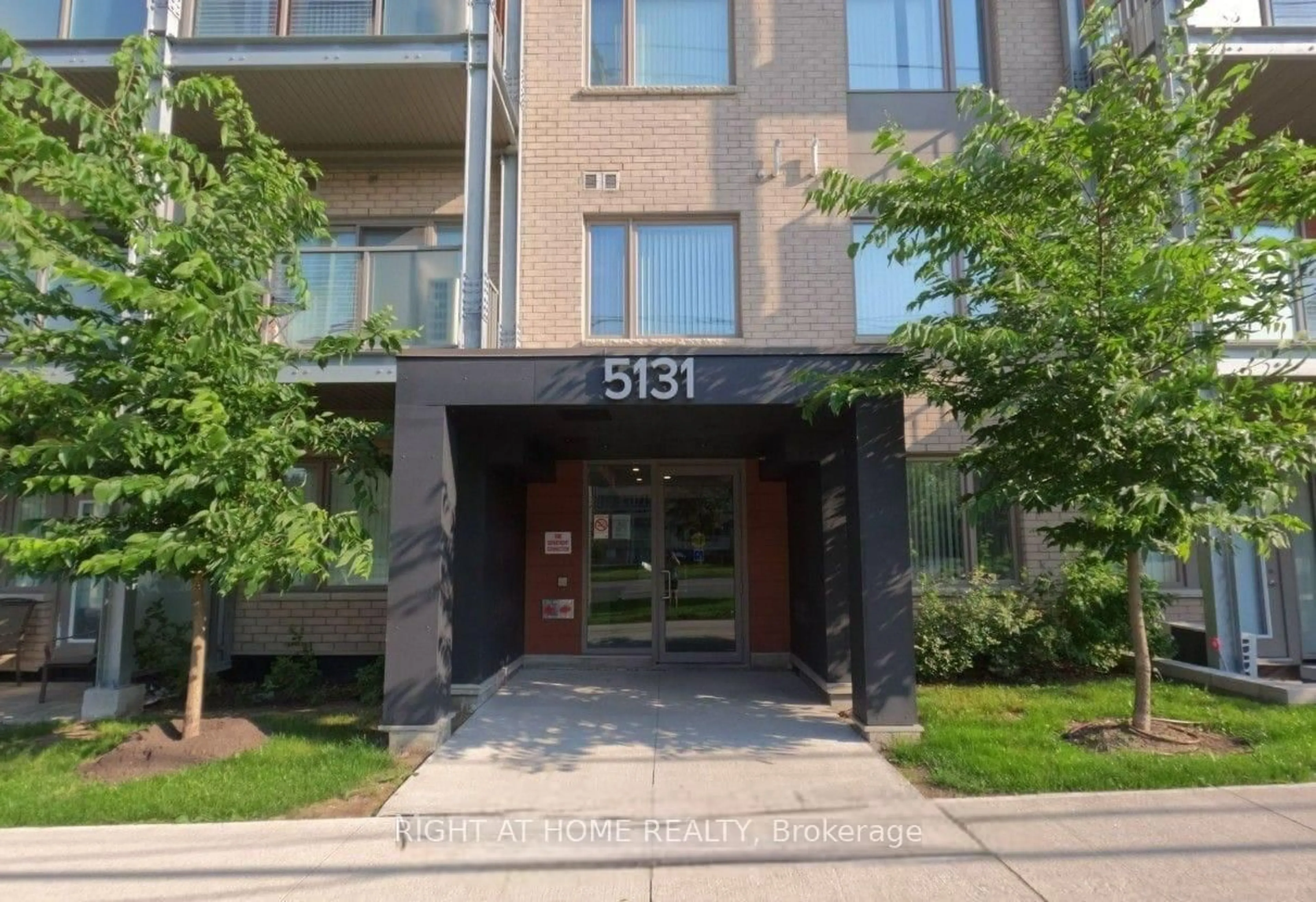 Indoor foyer for 5131 Sheppard Ave #401, Toronto Ontario M1B 0C9
