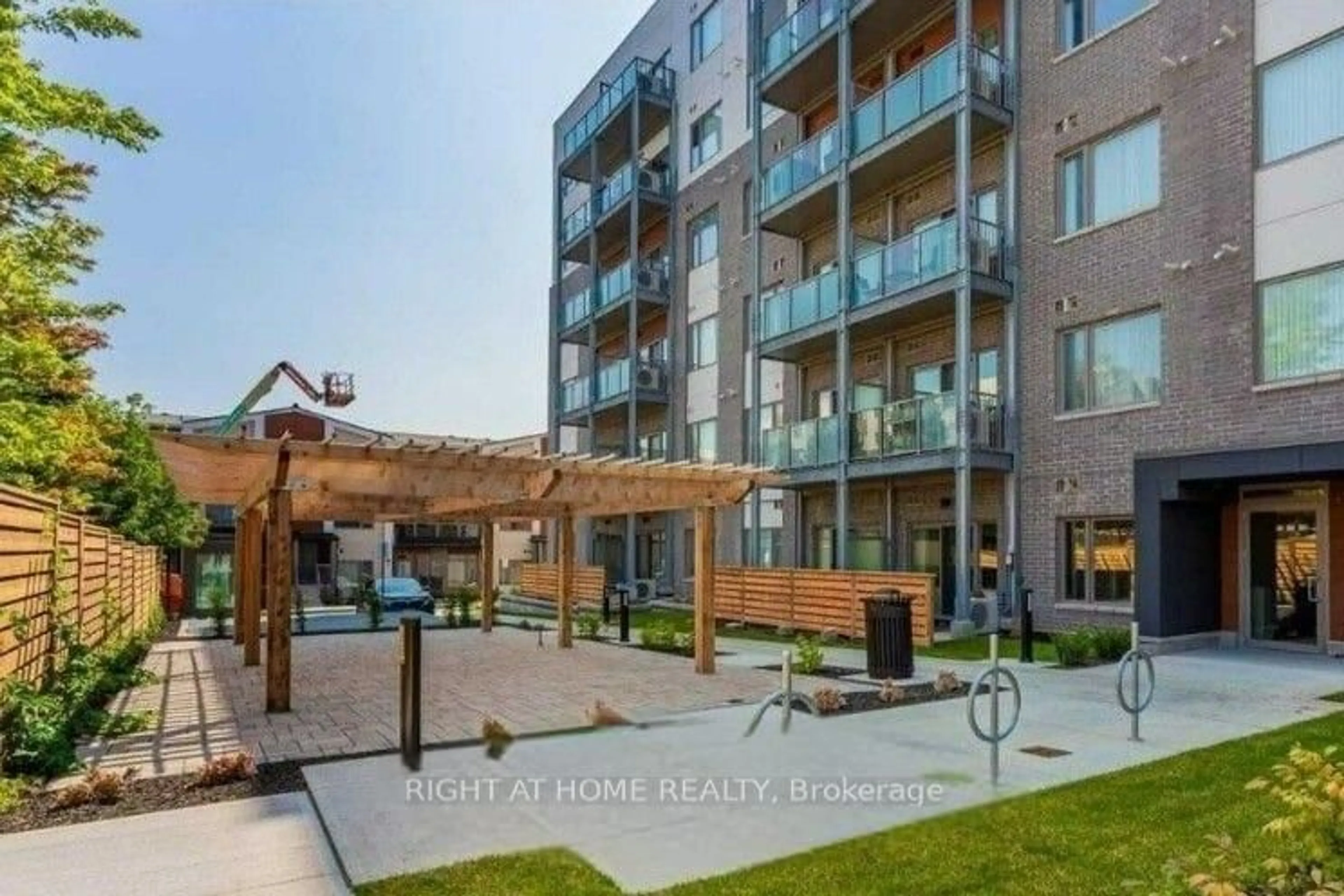 Patio, unknown for 5131 Sheppard Ave #401, Toronto Ontario M1B 0C9