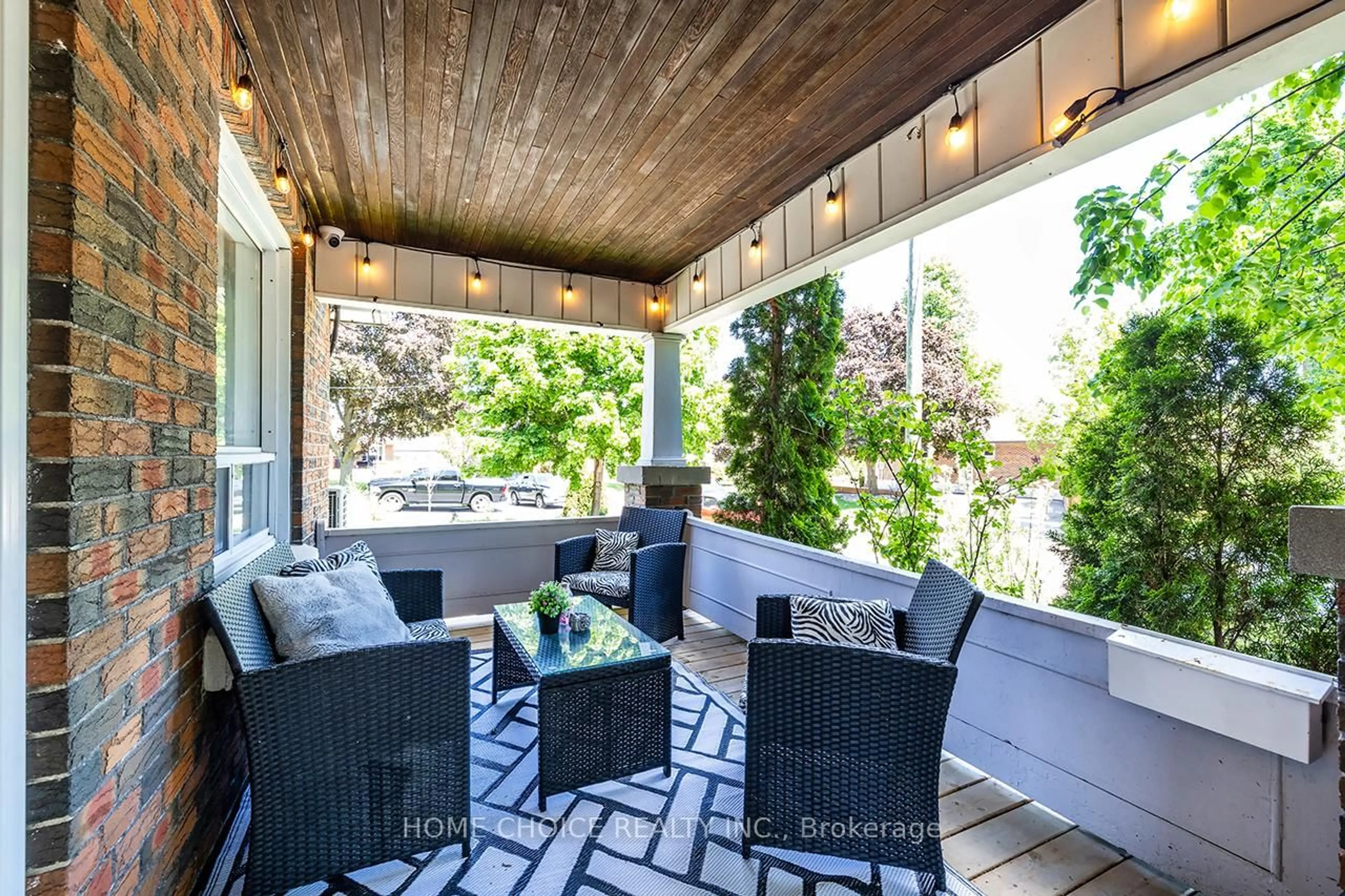 Patio, street for 140 Gladstone Ave, Oshawa Ontario L1J 4E7