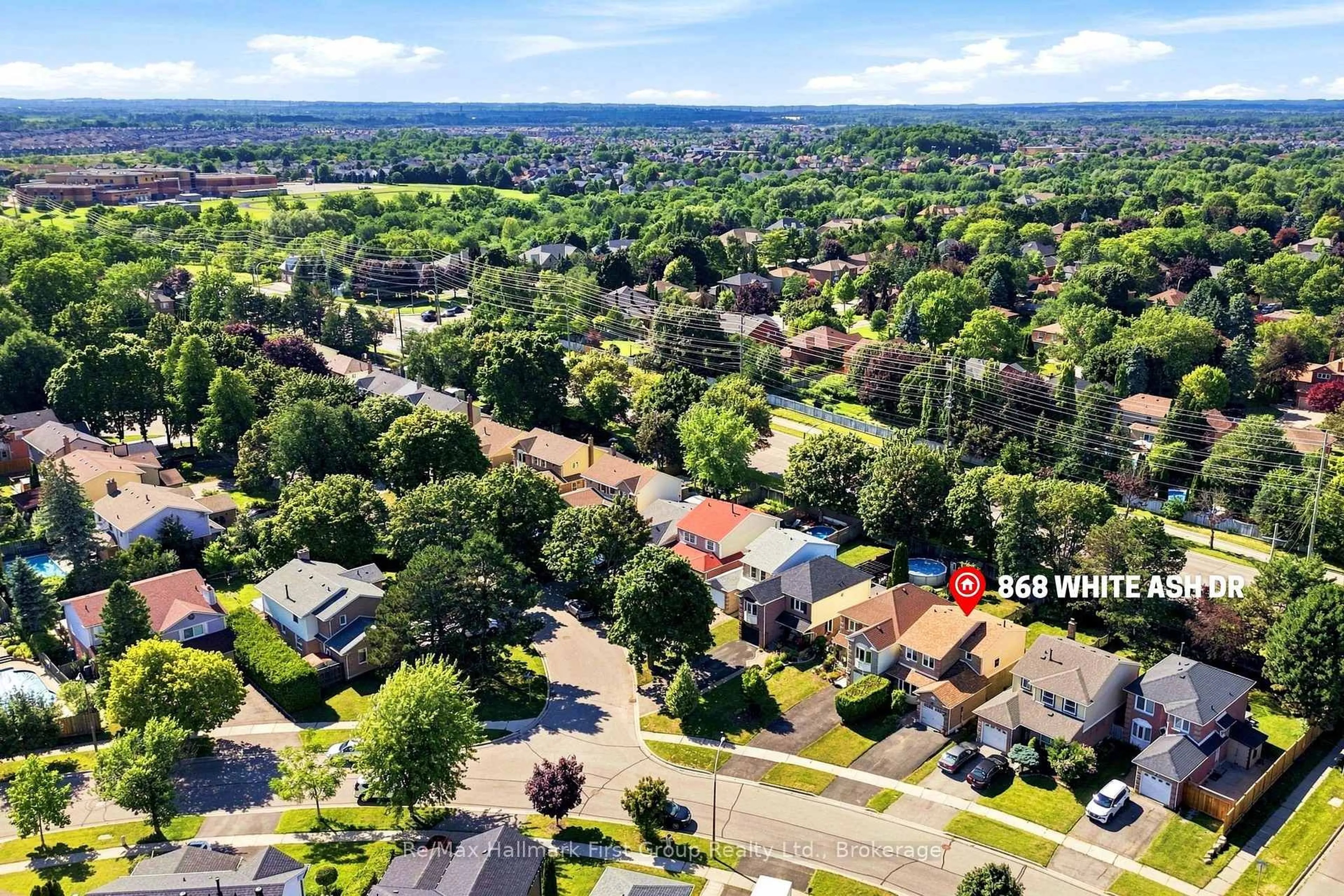 A pic from outside/outdoor area/front of a property/back of a property/a pic from drone, street for 868 White Ash Dr, Whitby Ontario L1N 4K4