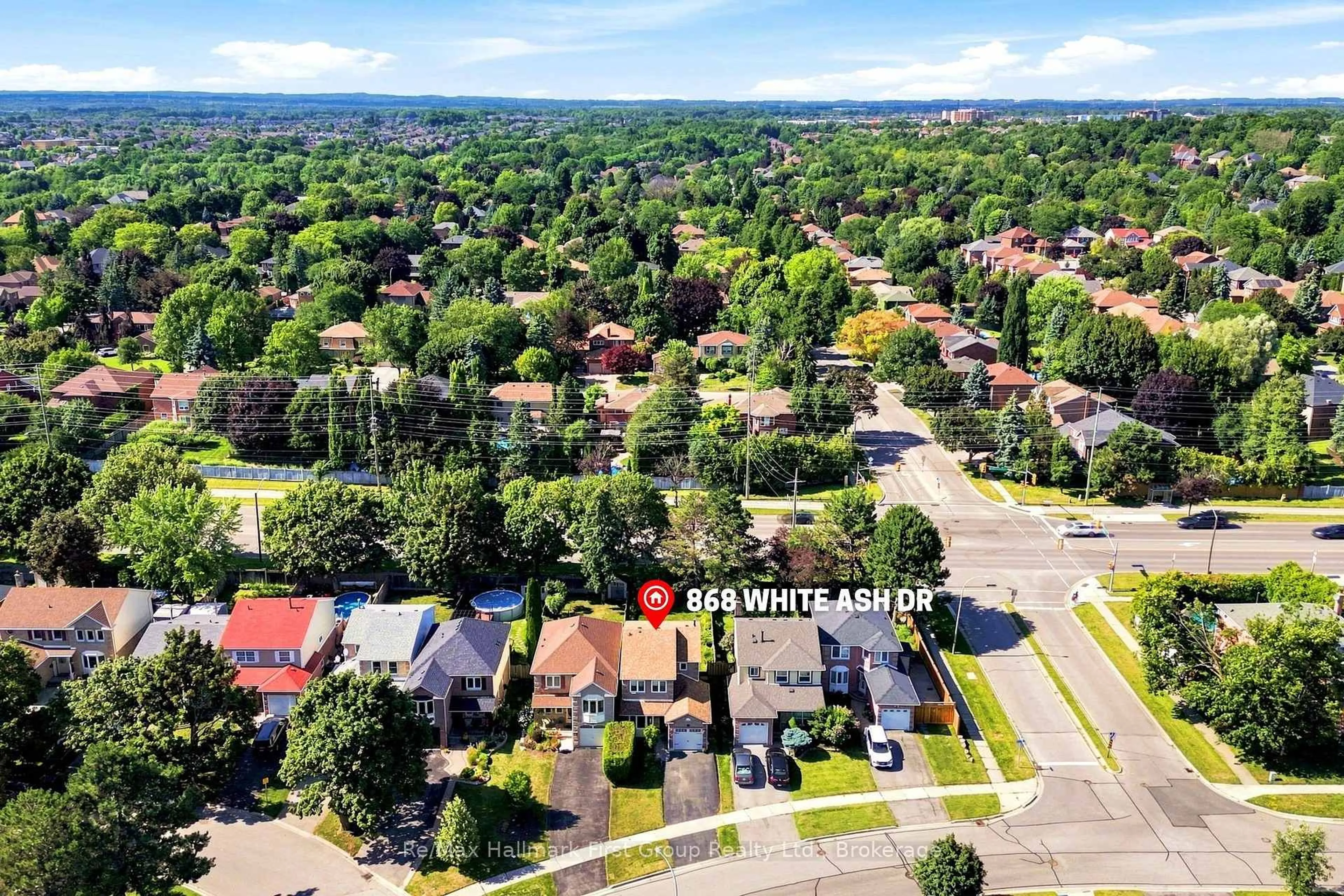 A pic from outside/outdoor area/front of a property/back of a property/a pic from drone, street for 868 White Ash Dr, Whitby Ontario L1N 4K4