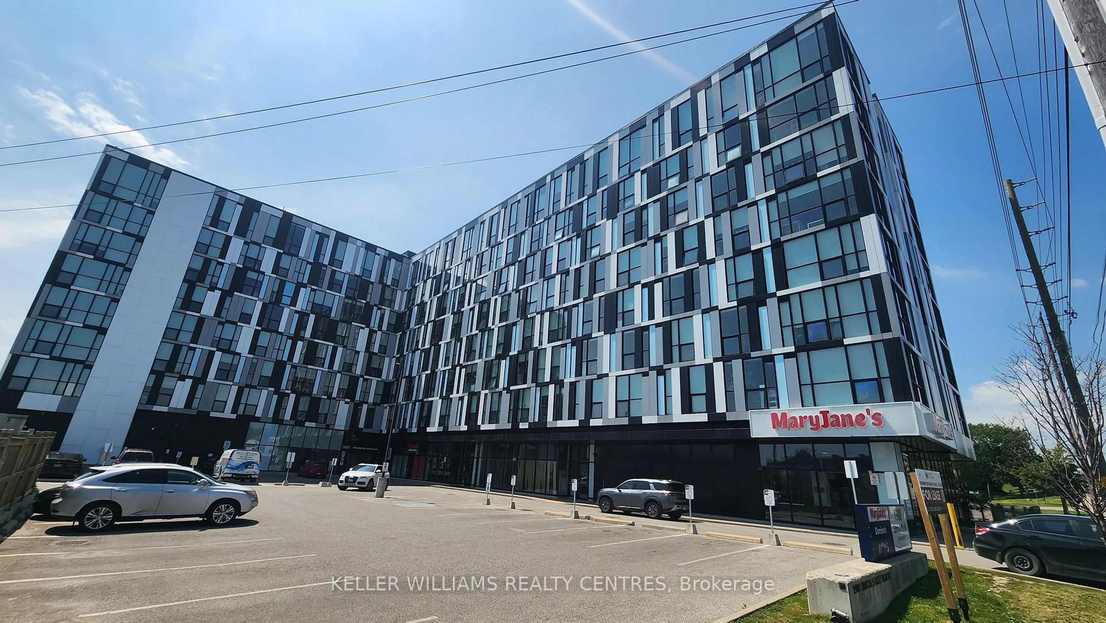 Indoor foyer for 1900 Simcoe St #832, Oshawa Ontario L1G 4Y3