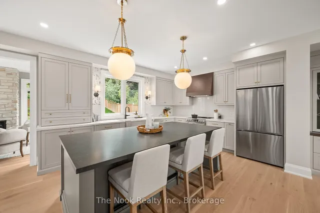 153 Elizabeth Cres, Whitby 4