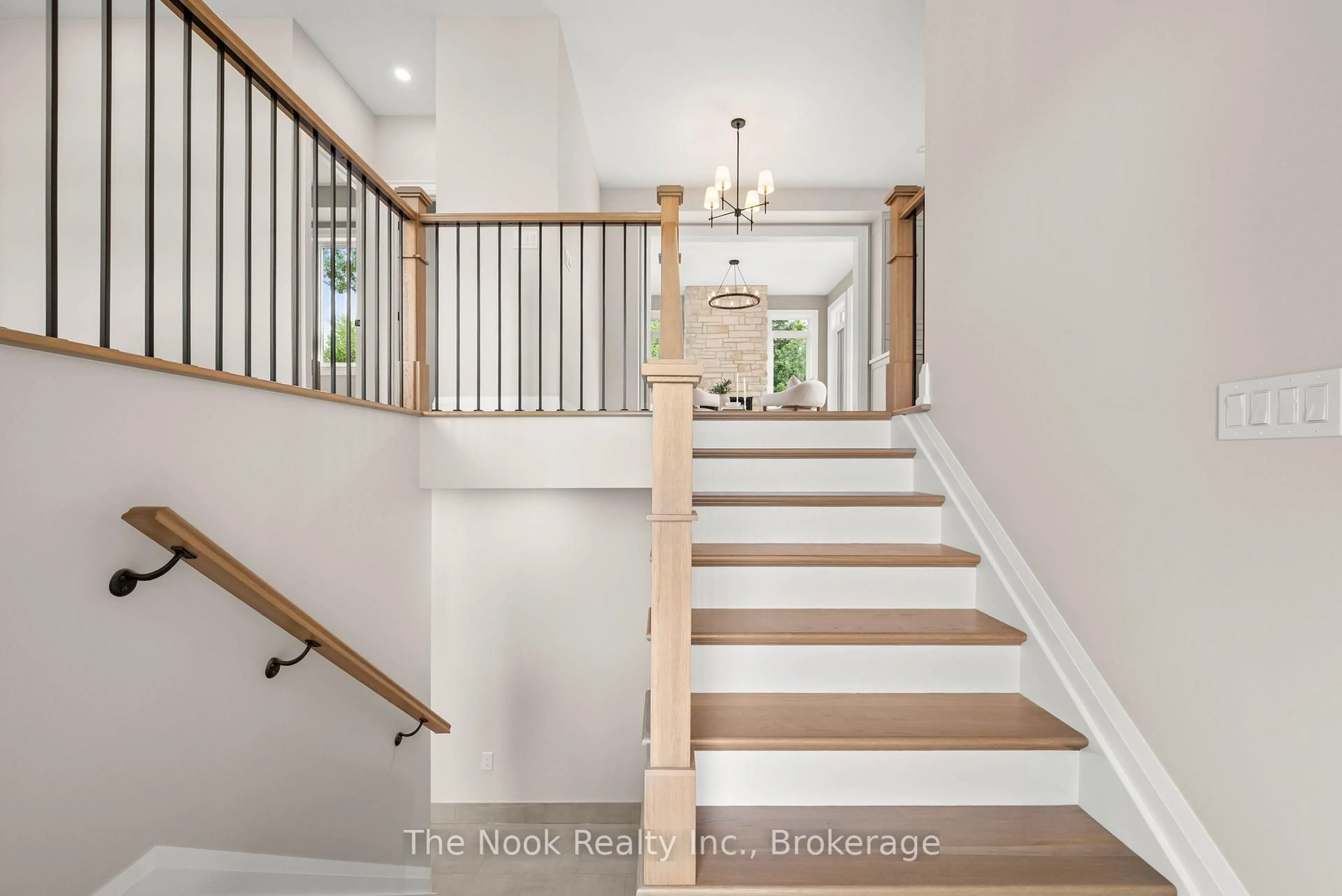 Unknown for 153 Elizabeth Cres, Whitby Ontario L1N 3S1