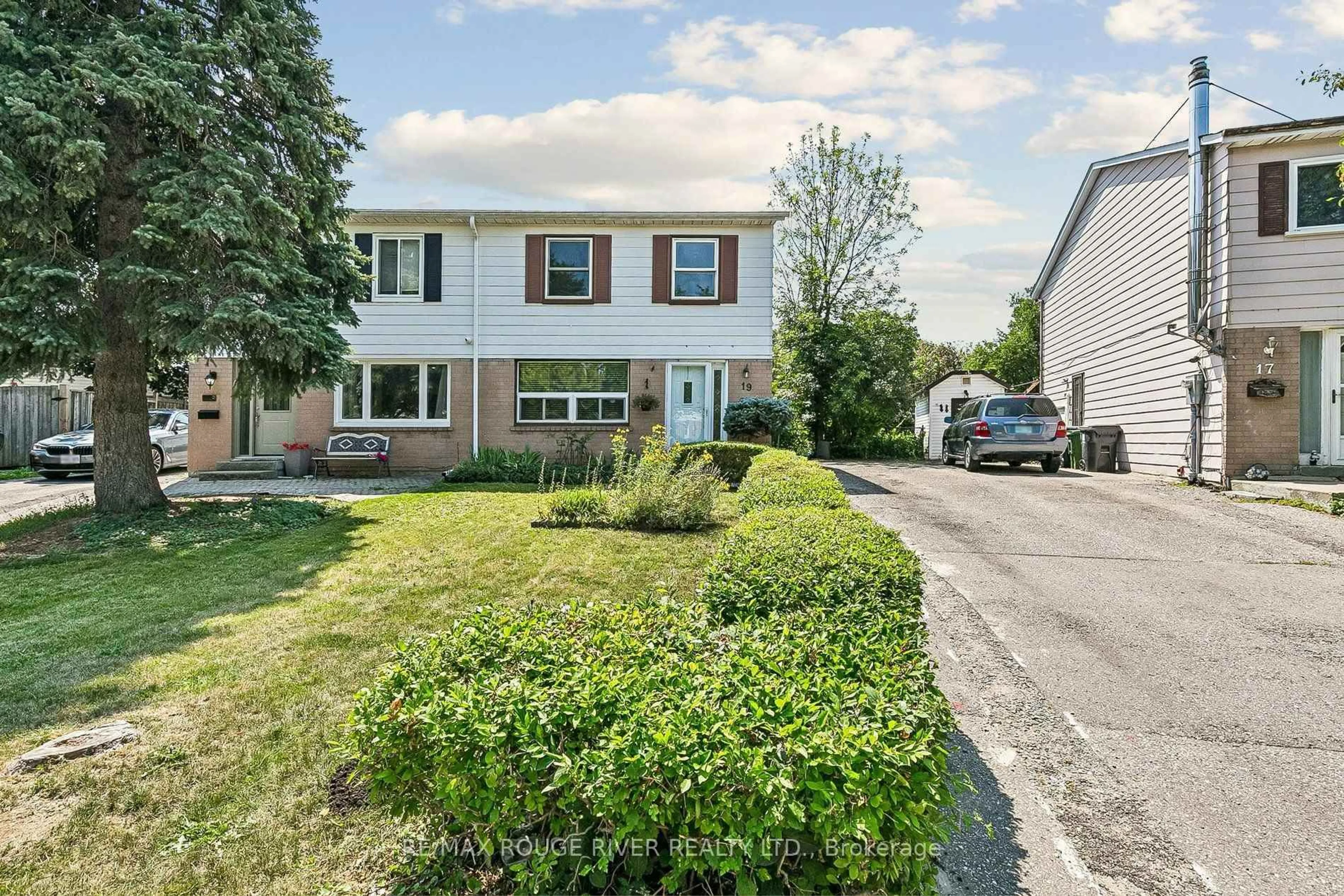 A pic from outside/outdoor area/front of a property/back of a property/a pic from drone, street for 19 TINBURY Pl, Toronto Ontario M1B 1J7