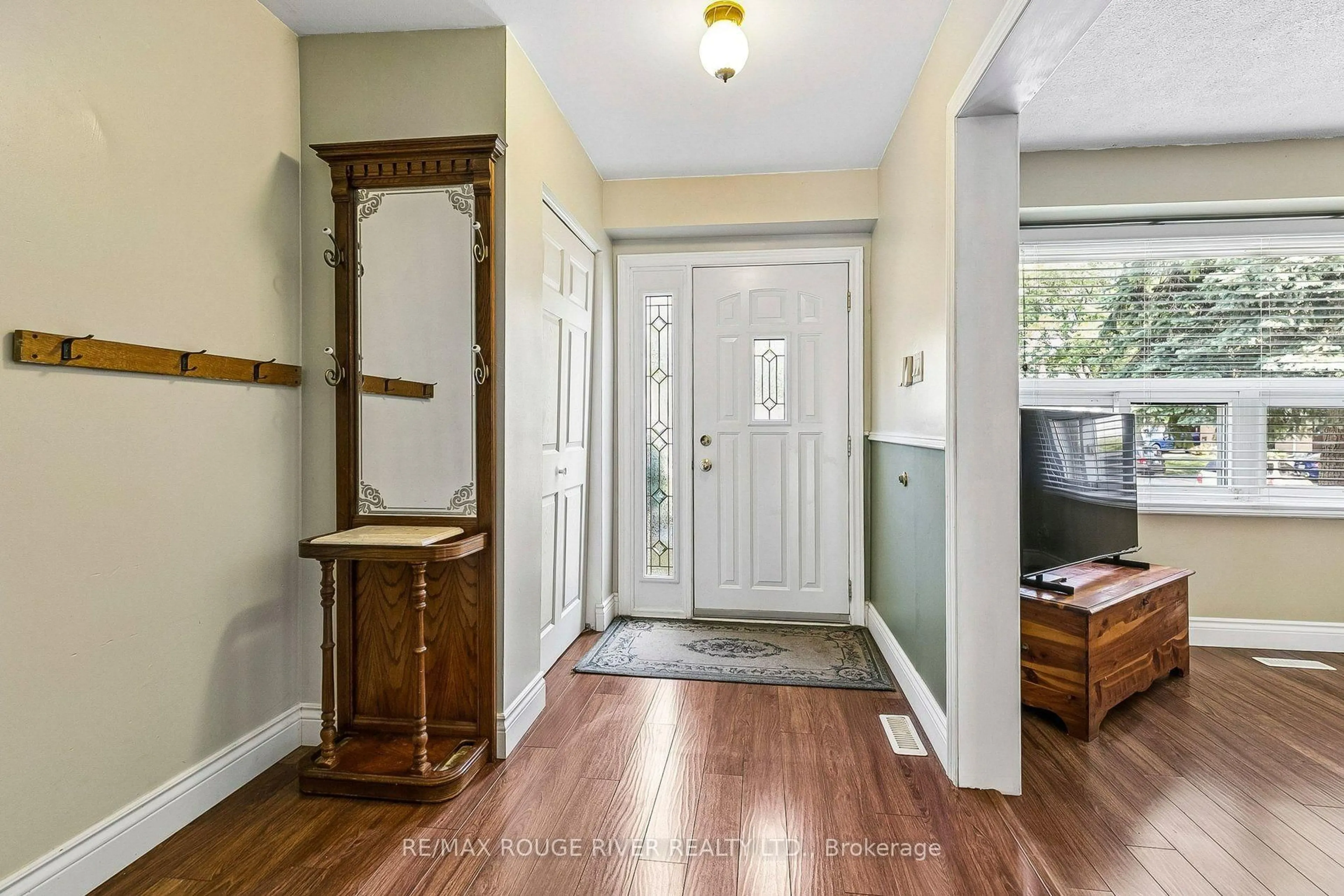 Indoor entryway for 19 TINBURY Pl, Toronto Ontario M1B 1J7
