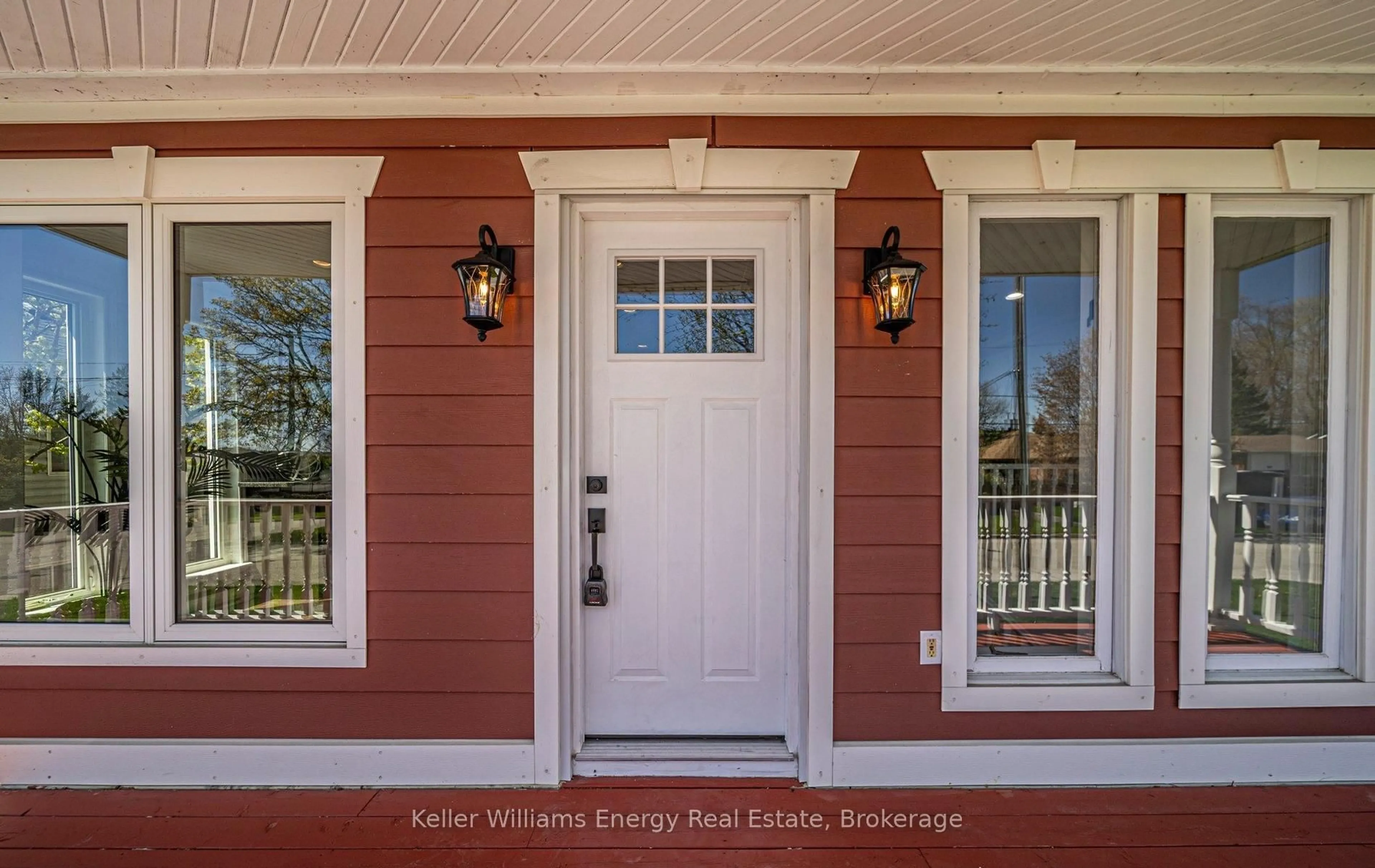 Indoor entryway for 676 Victory Dr, Pickering Ontario L1W 2S2