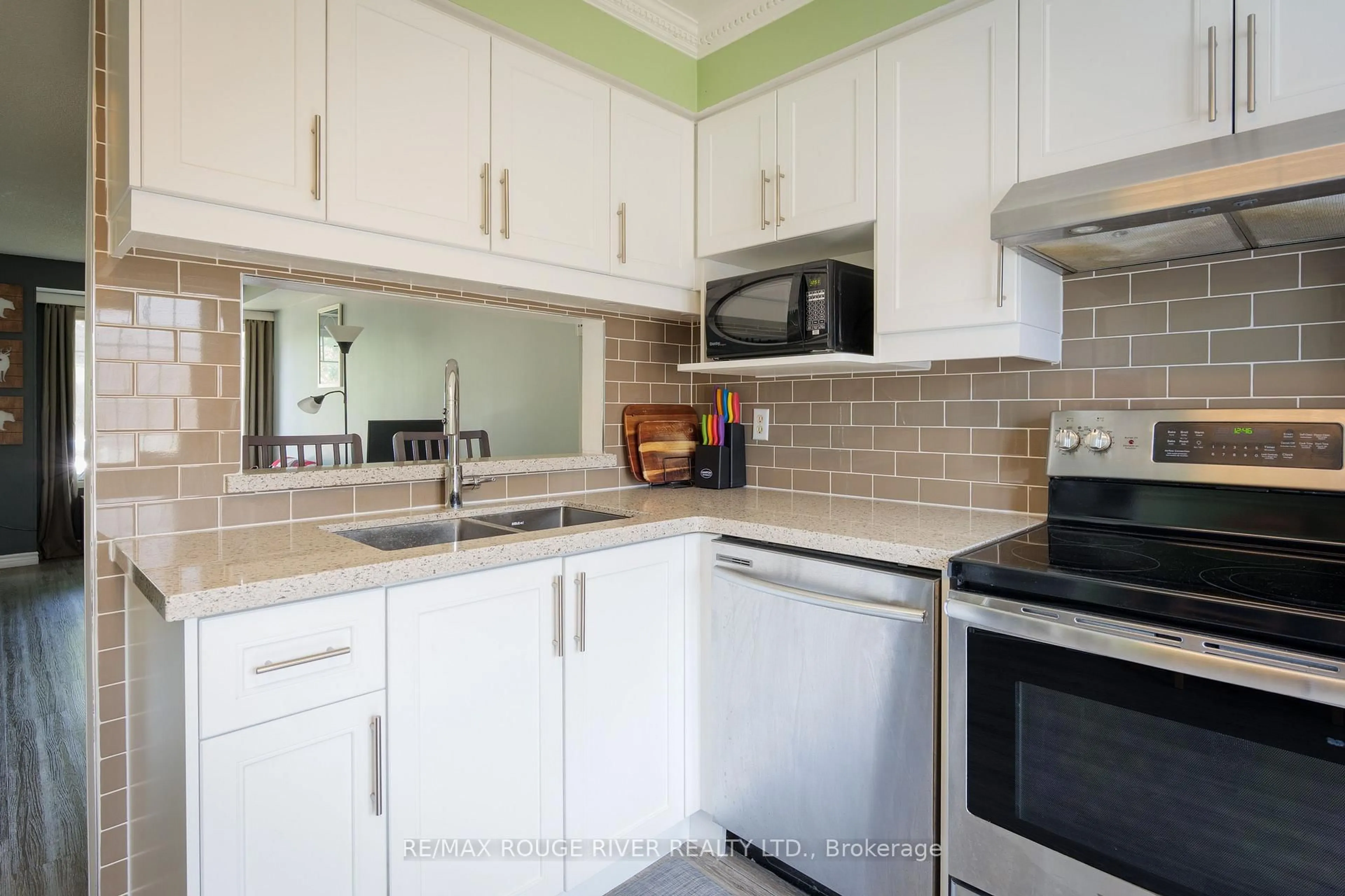 Standard kitchen, ceramic/tile floor for 23 Hedge End Rd #91, Toronto Ontario M1B 5Z4