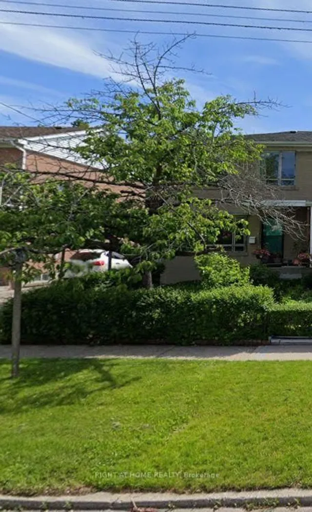 139 Vauxhall Dr, Toronto 3