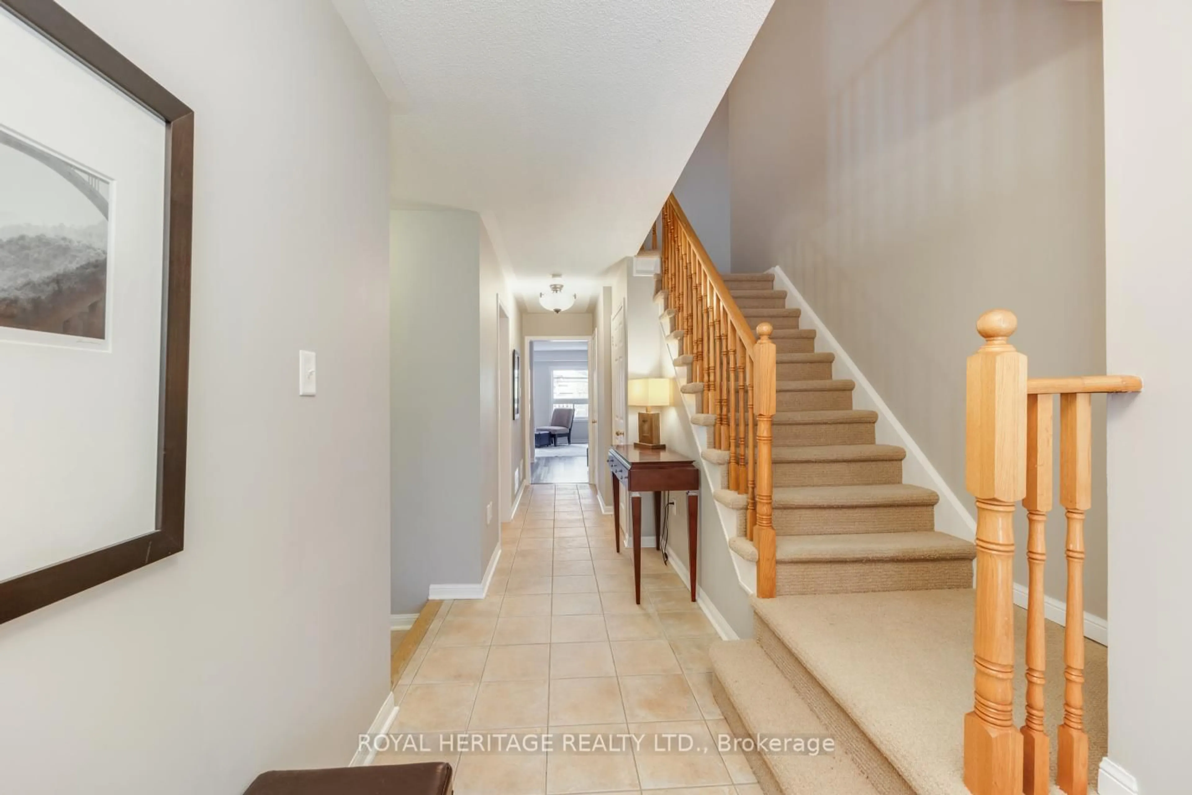 Indoor entryway for 41 Toscana Dr, Whitby Ontario L1R 2Z4