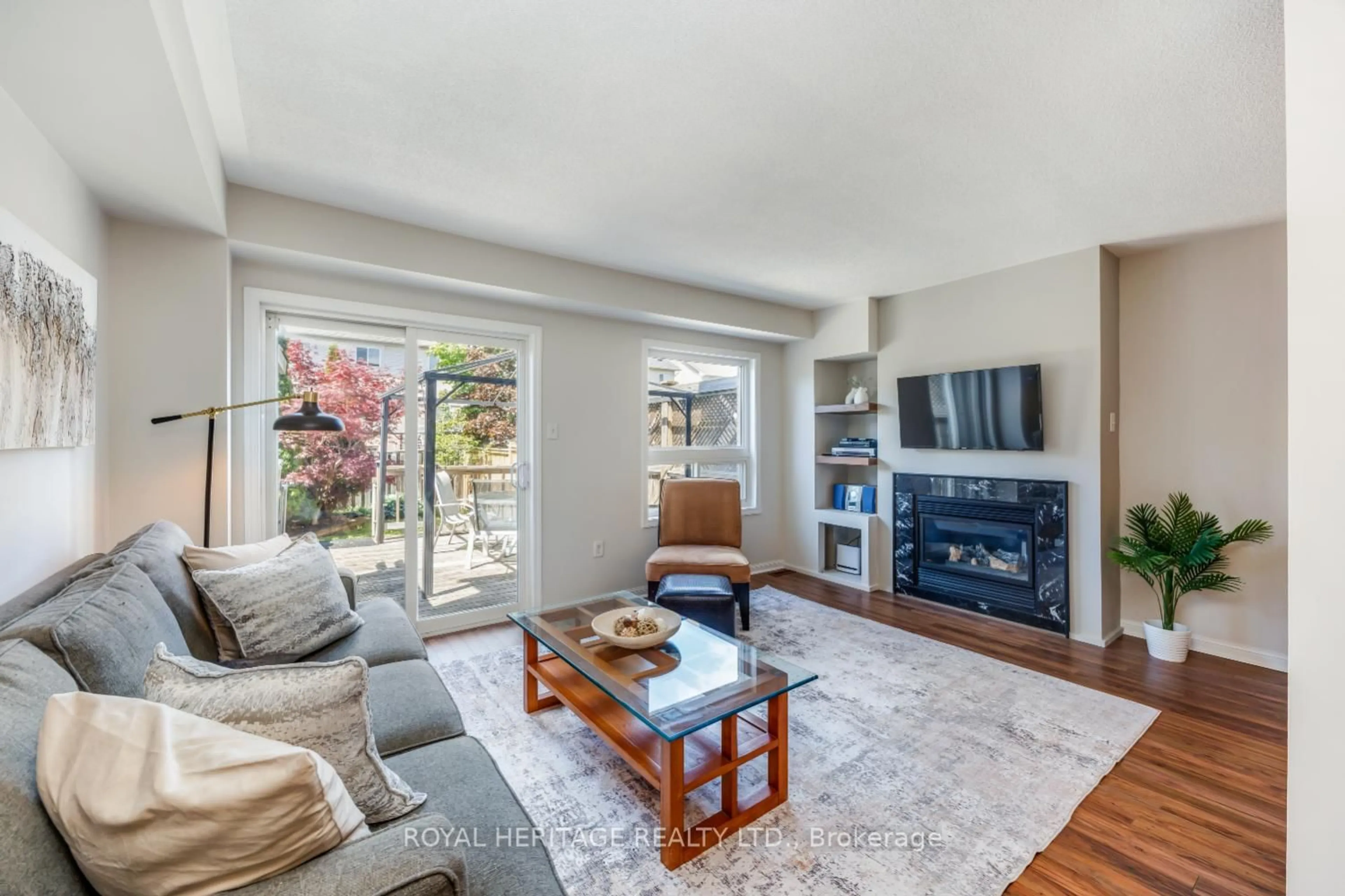 Living room with furniture, unknown for 41 Toscana Dr, Whitby Ontario L1R 2Z4