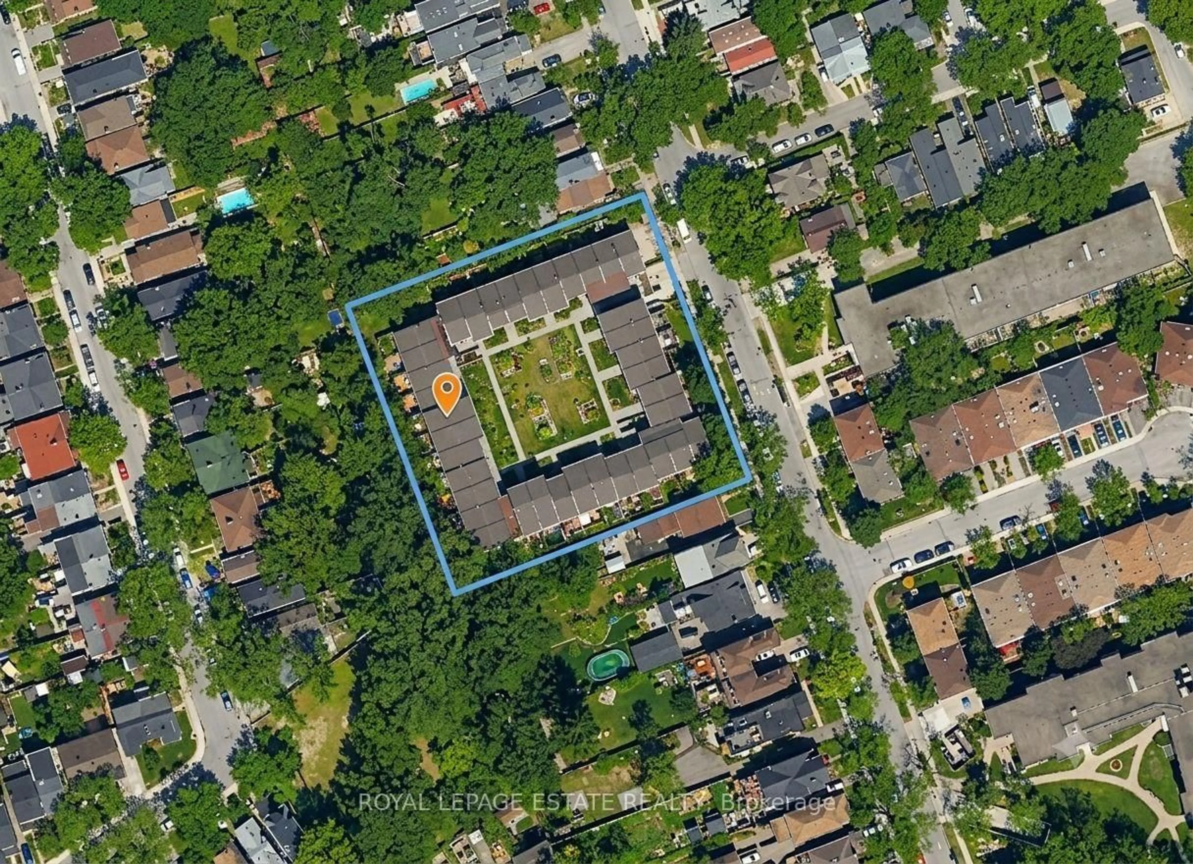 A pic from outside/outdoor area/front of a property/back of a property/a pic from drone, street for 90 Edgewood Ave #123, Toronto Ontario M4L 3H1