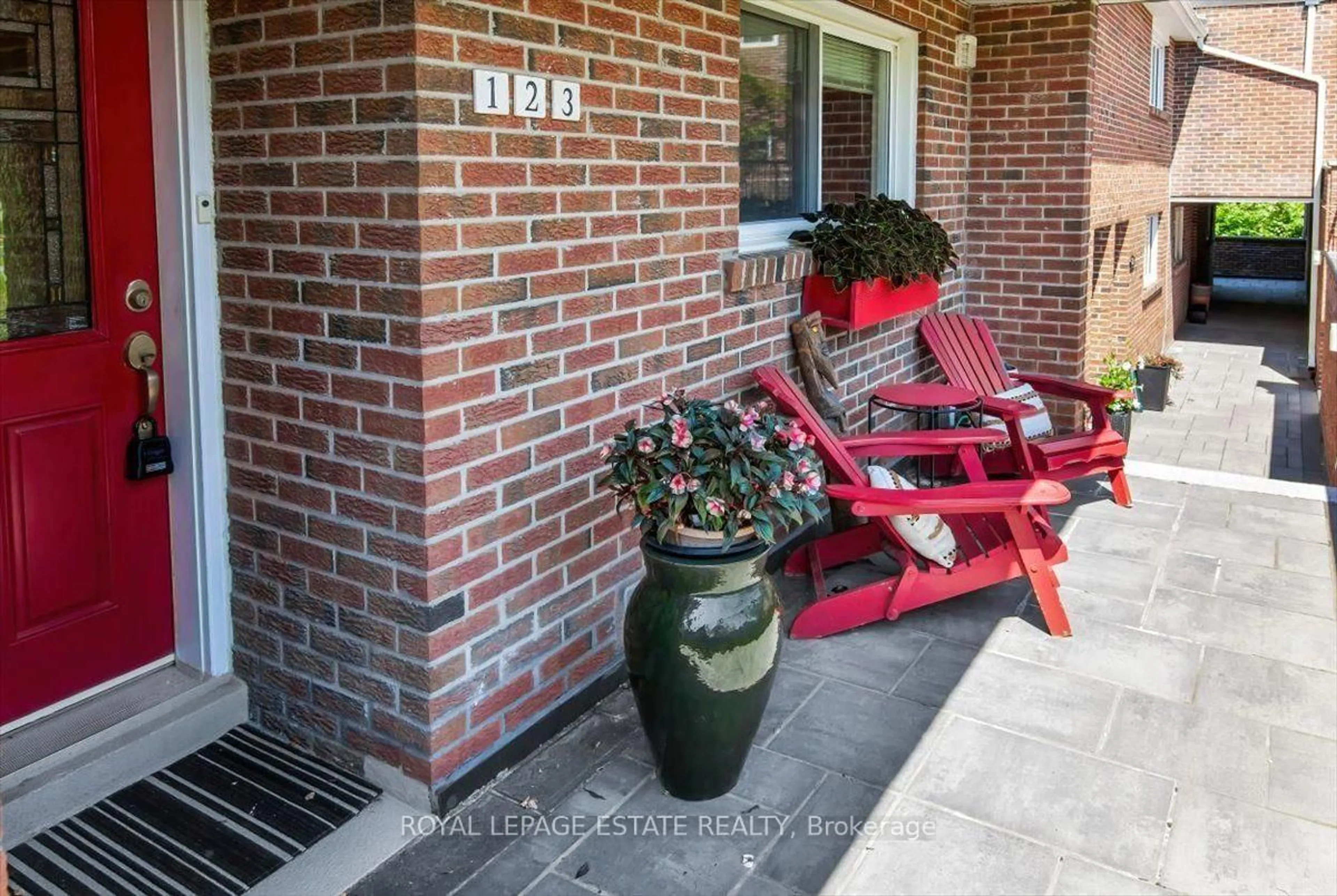 Unknown for 90 Edgewood Ave #123, Toronto Ontario M4L 3H1