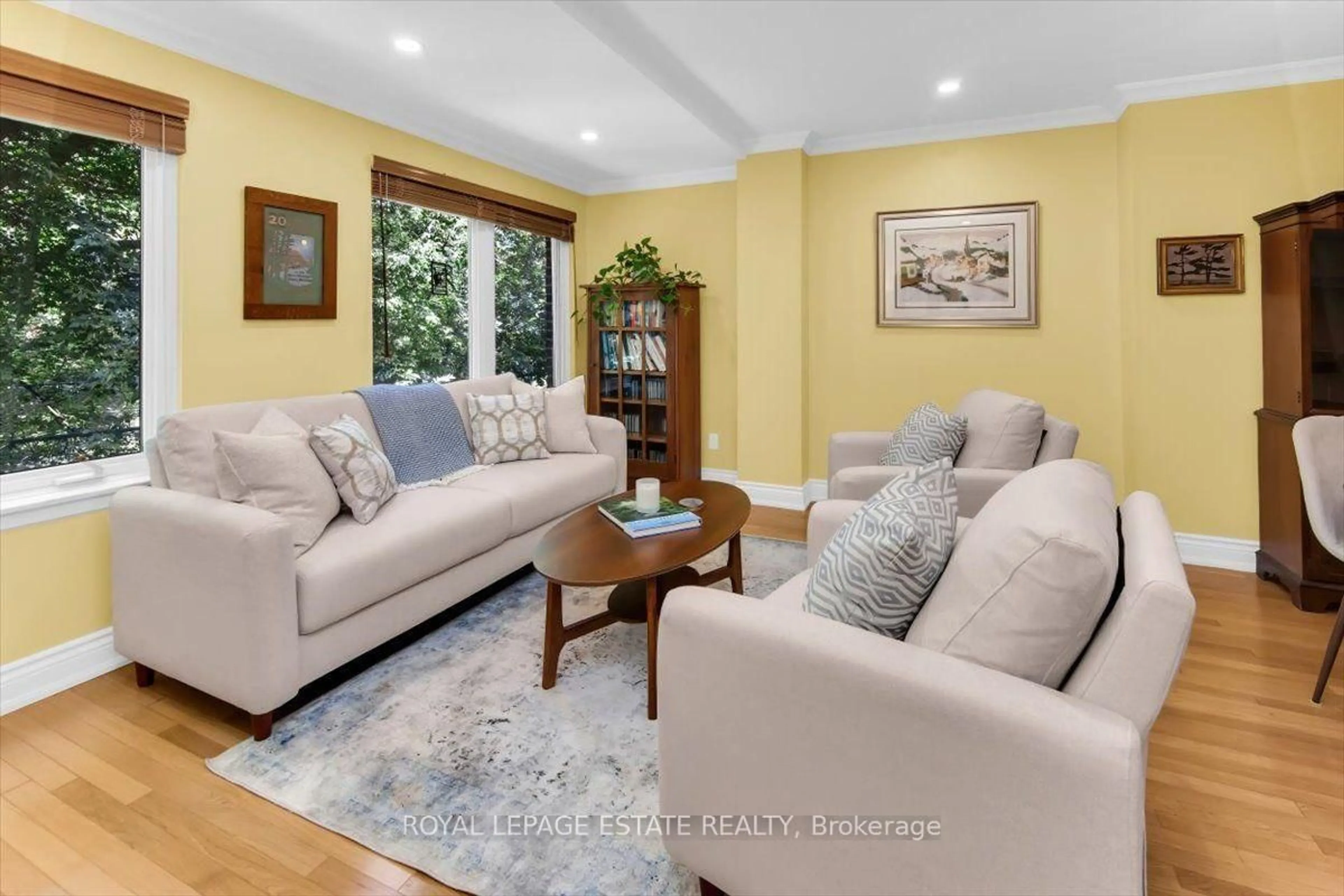 Living room with furniture, unknown for 90 Edgewood Ave #123, Toronto Ontario M4L 3H1