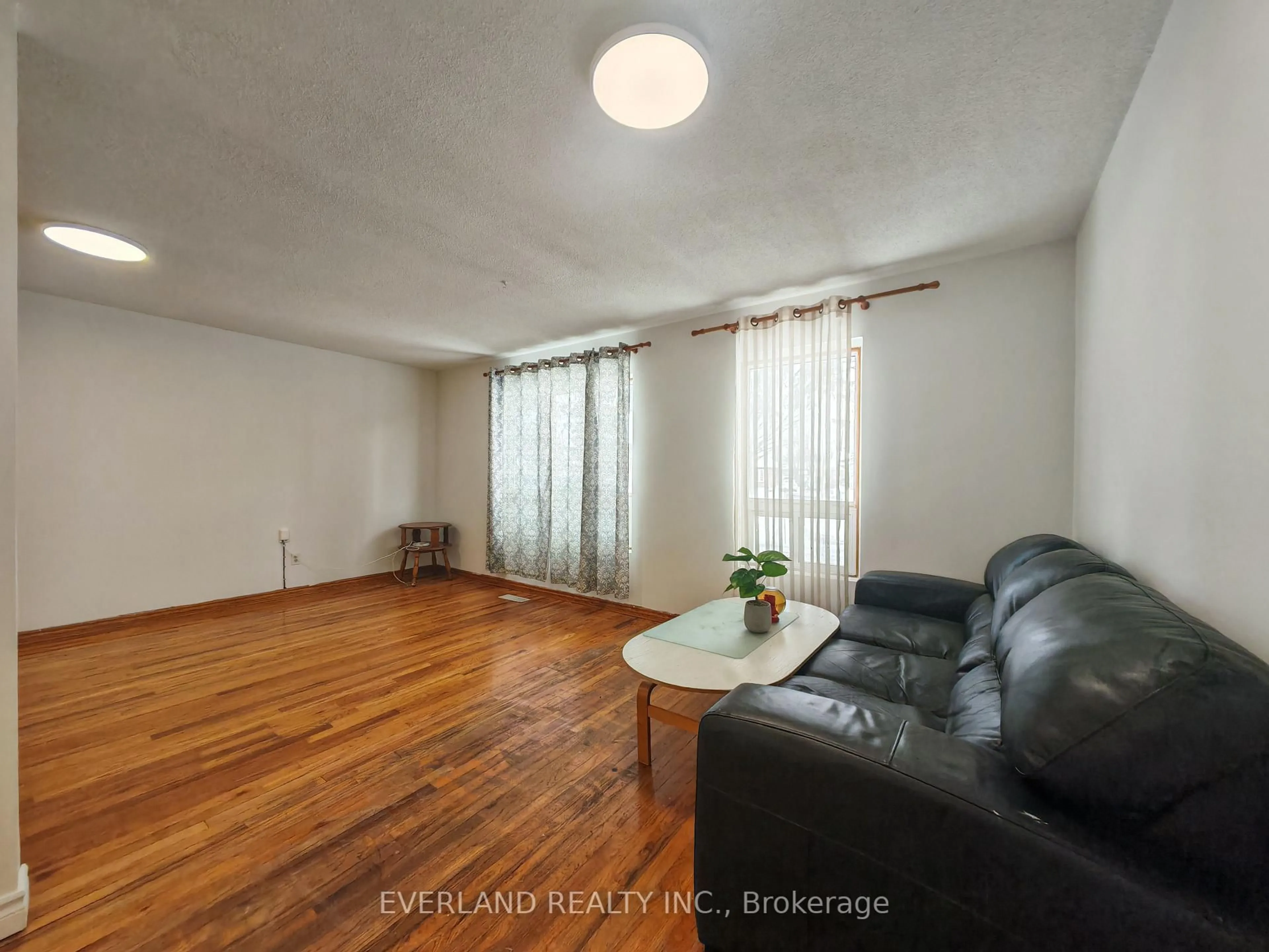 Living room with furniture, wood/laminate floor for 18 Camberley Crt, Toronto Ontario M1B 2S6