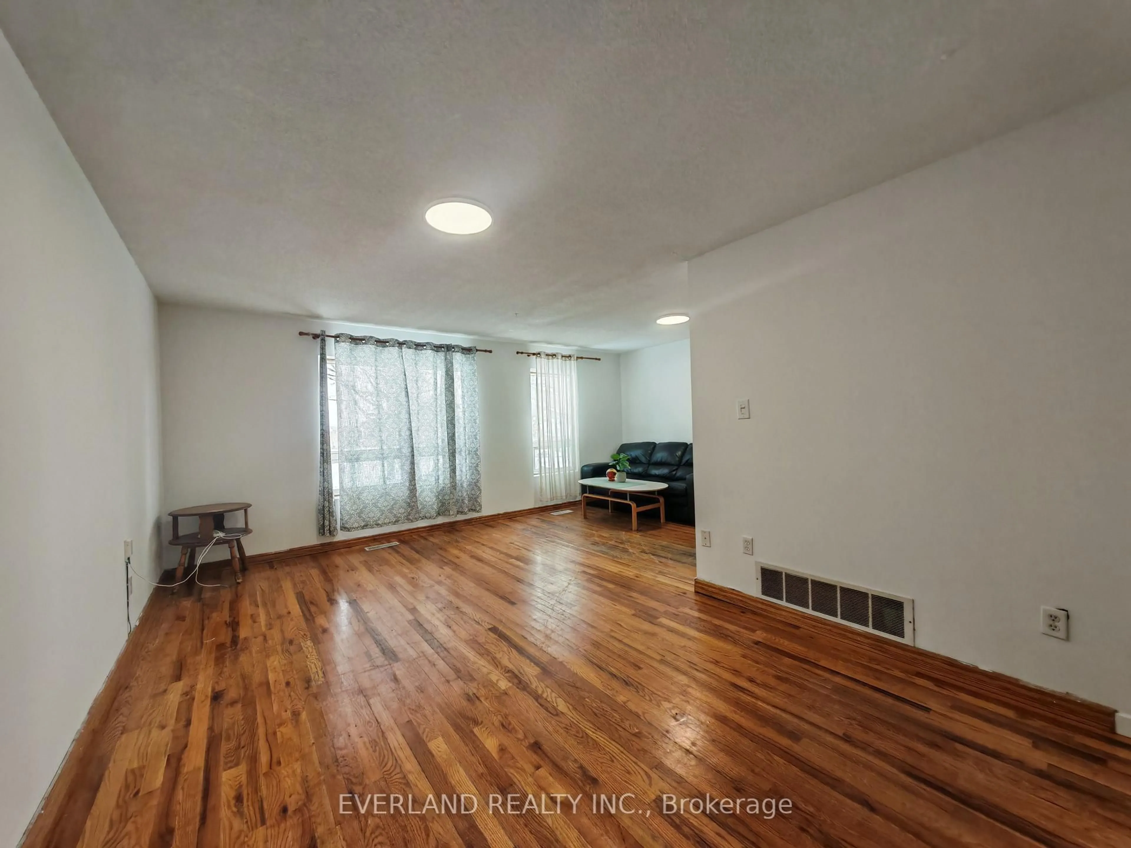A pic of a room for 18 Camberley Crt, Toronto Ontario M1B 2S6