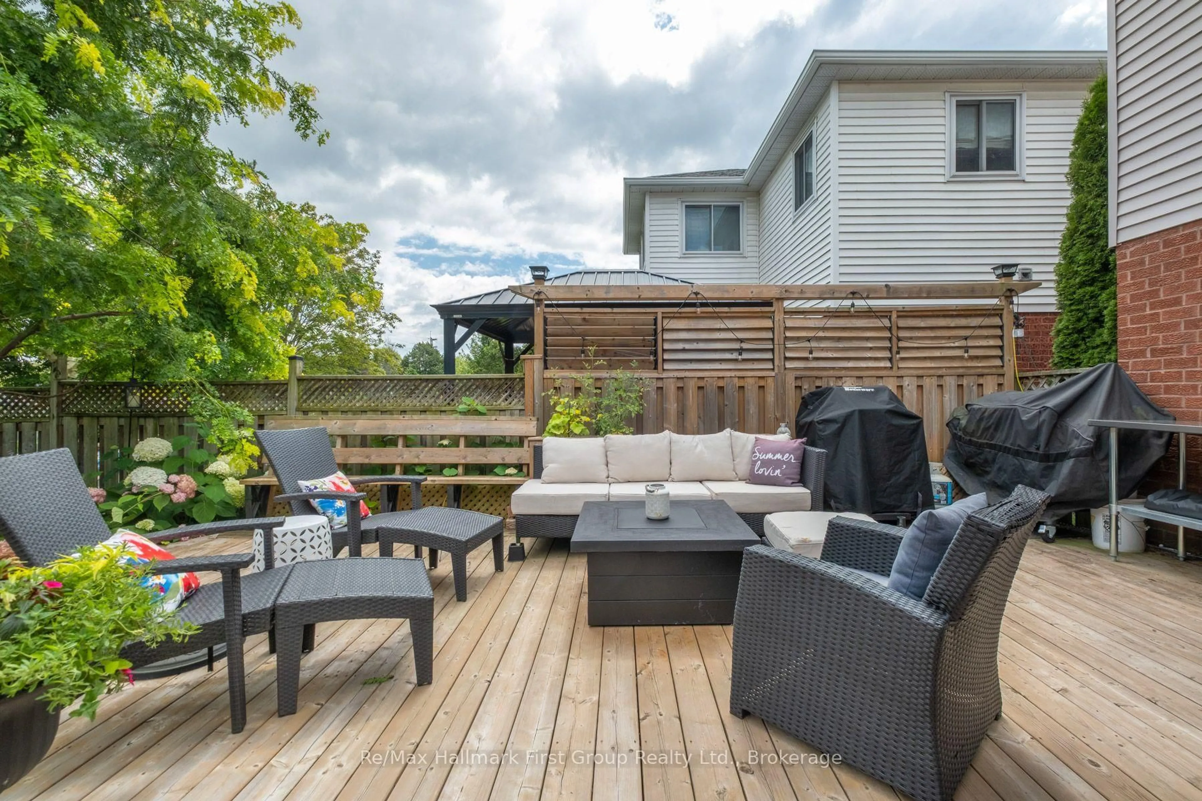 Patio, street for 24 Strathmanor Dr, Clarington Ontario L1C 4L3