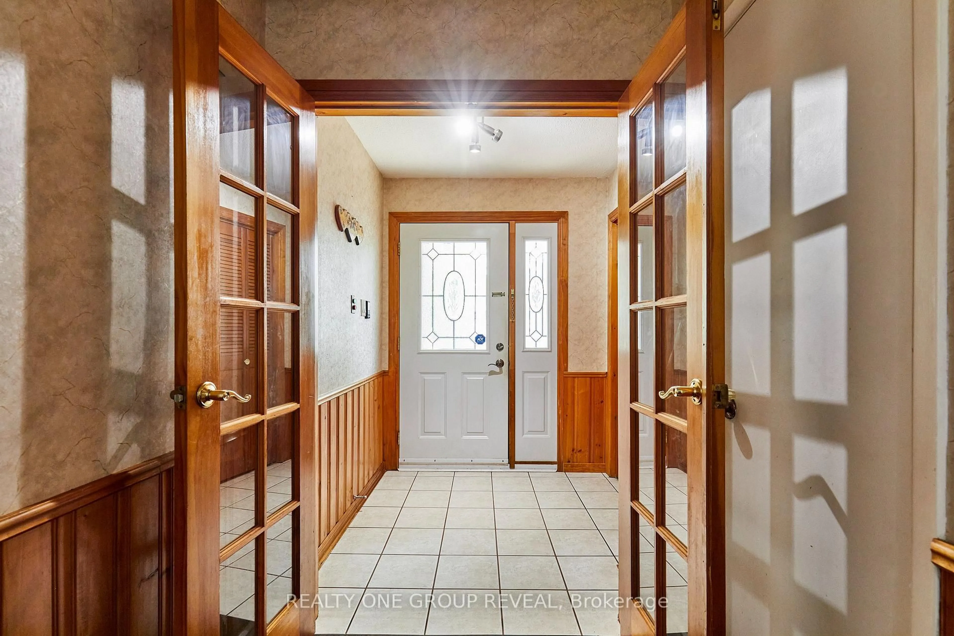 Indoor entryway for 1374 Everton St, Pickering Ontario L1V 2T8