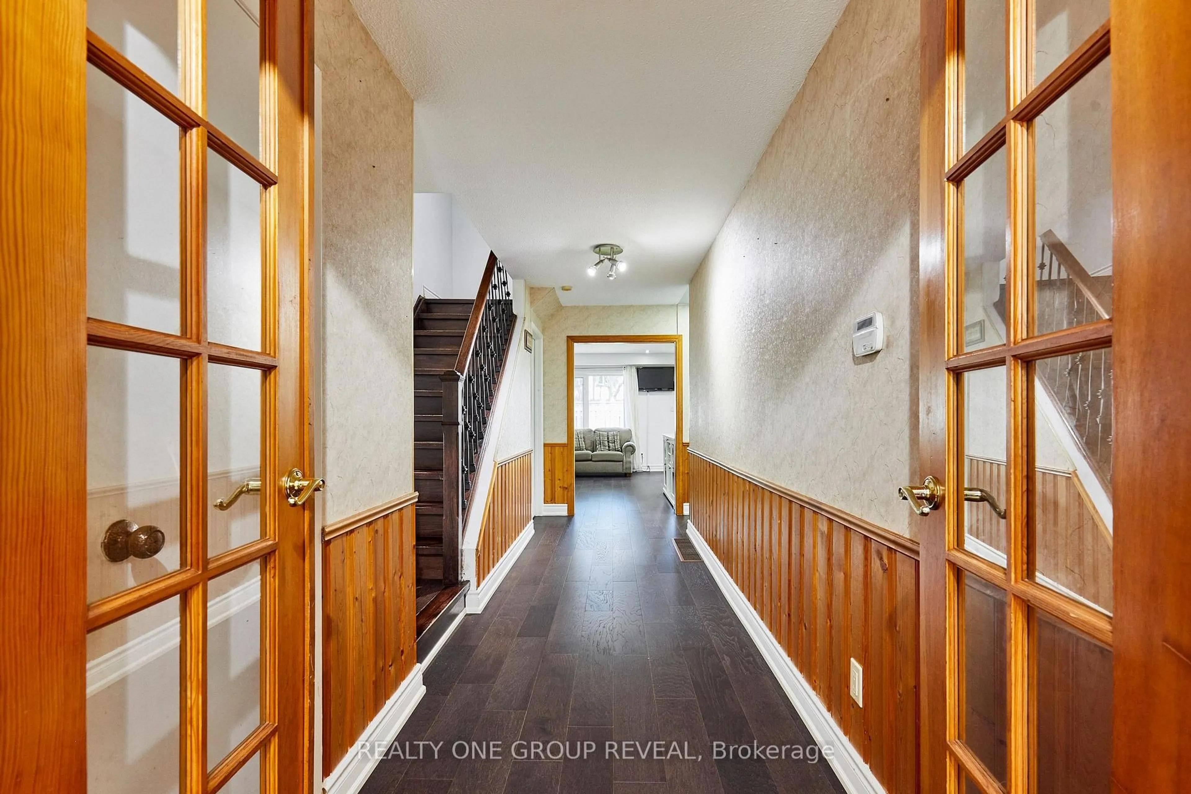 Indoor foyer for 1374 Everton St, Pickering Ontario L1V 2T8