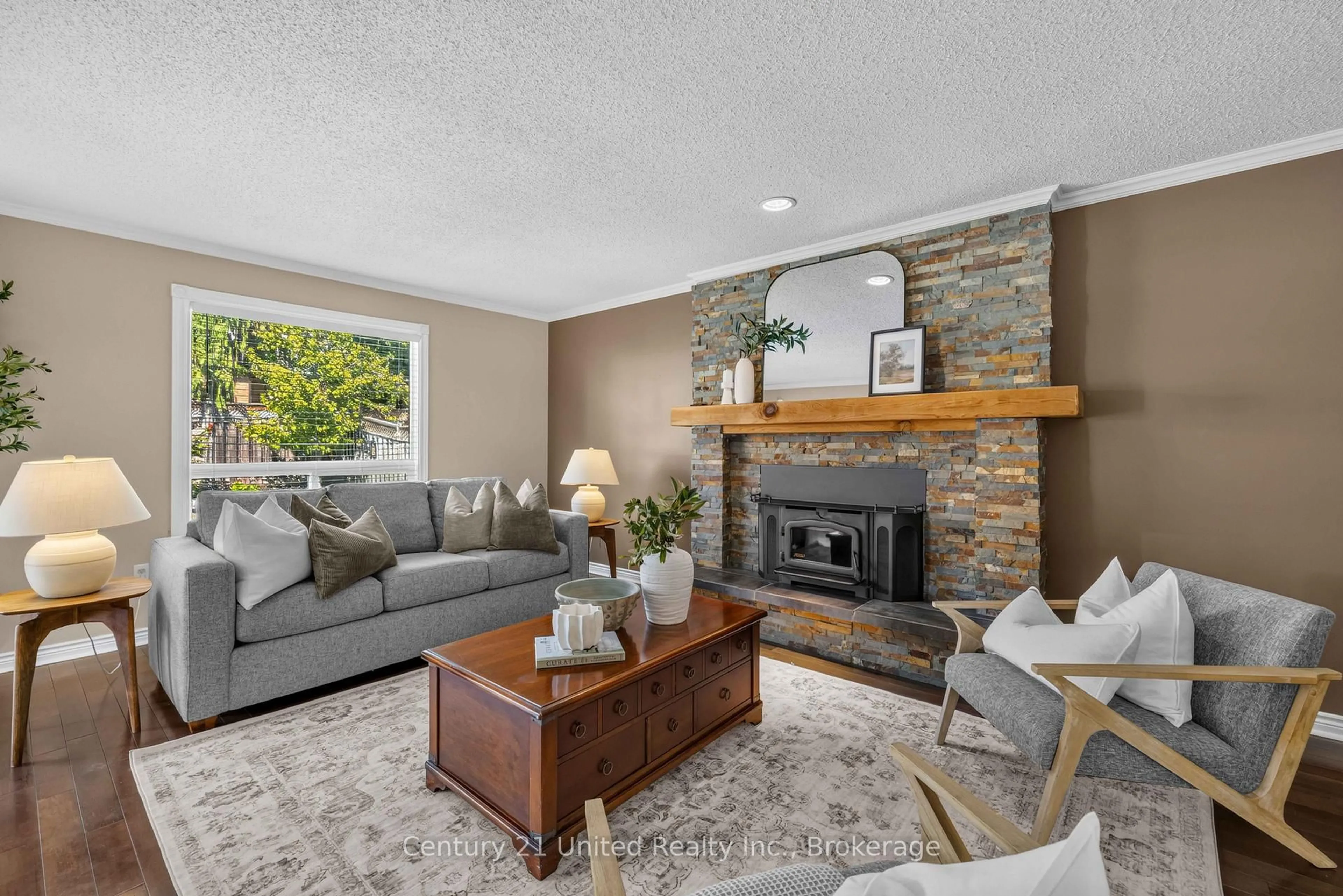 Living room with furniture, unknown for 59 Waverly St, Oshawa Ontario L1J 8H2