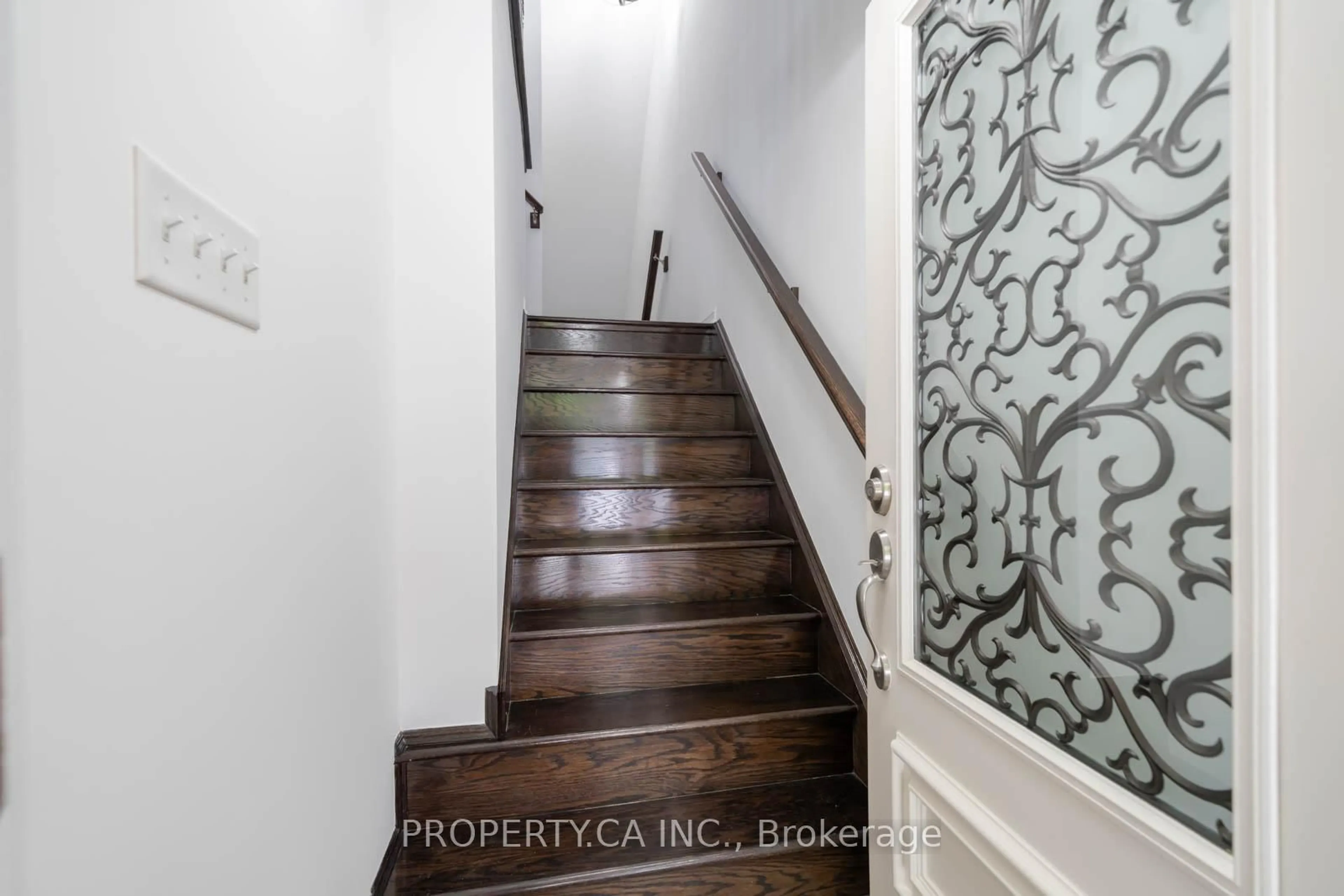 Stairs for 34 Ferguson St, Toronto Ontario M1L 0C2