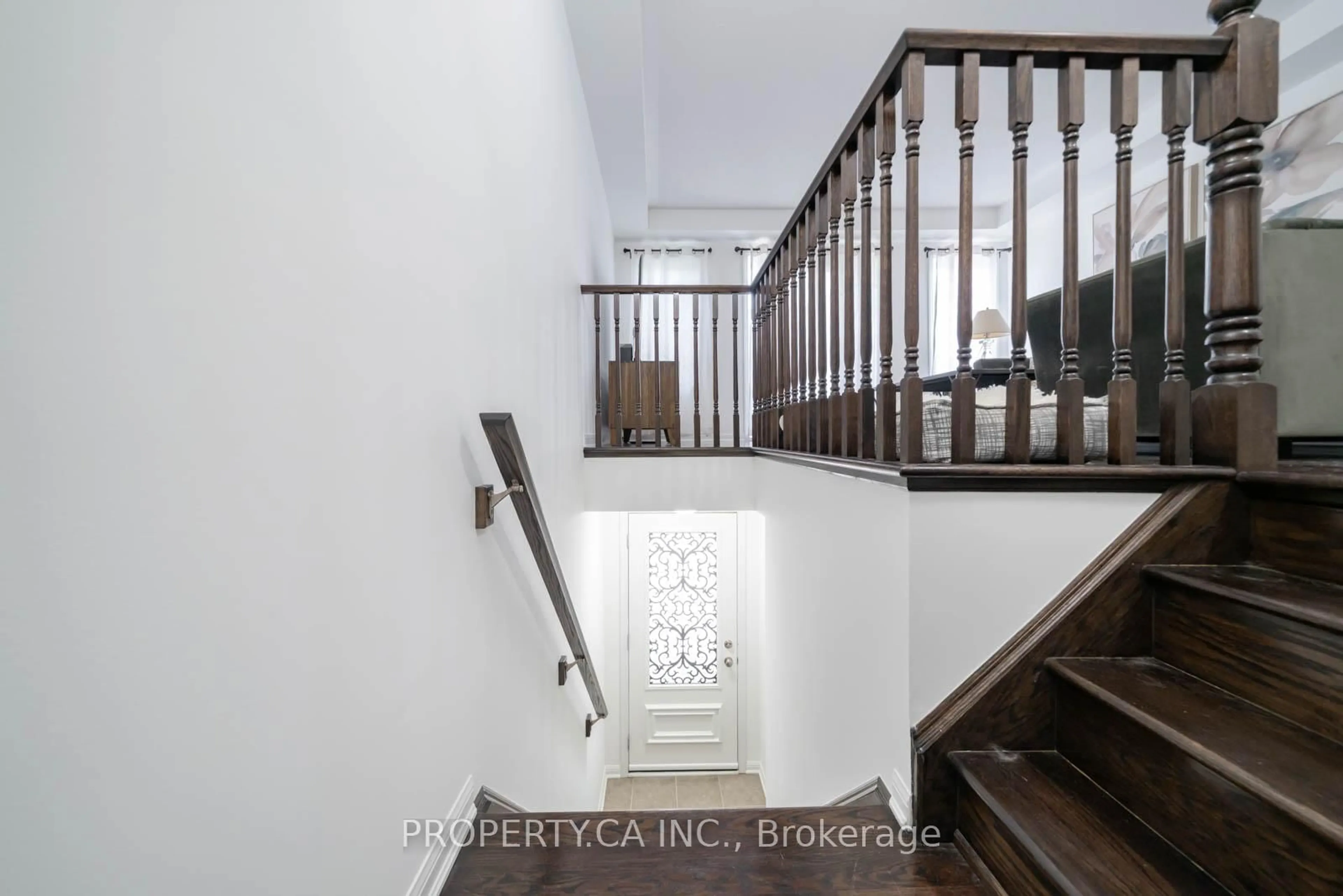 Indoor foyer for 34 Ferguson St, Toronto Ontario M1L 0C2