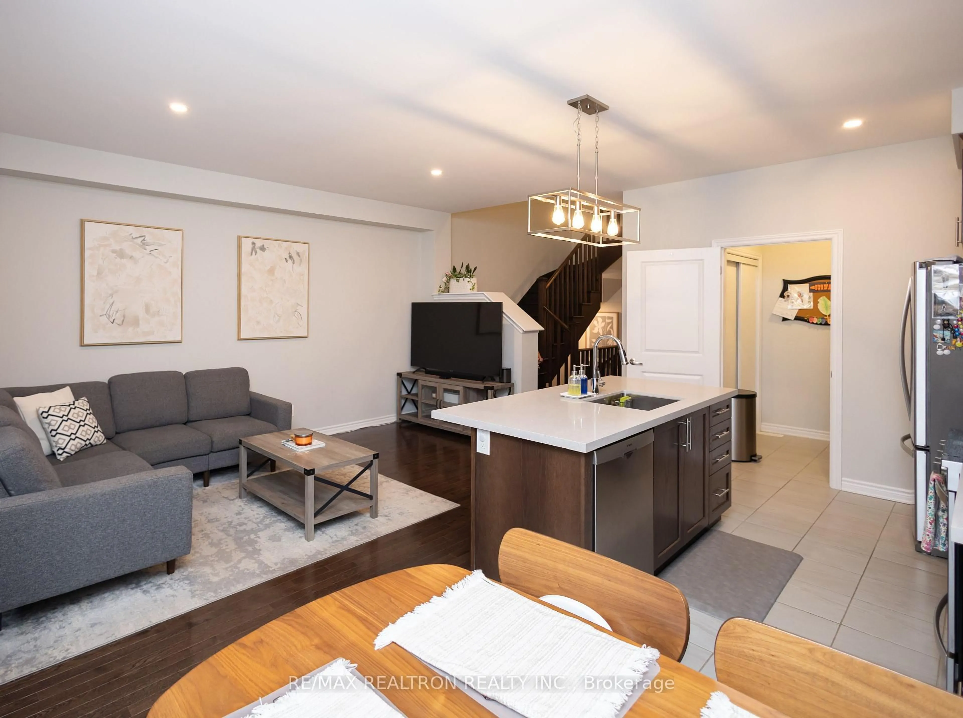 Open concept kitchen, unknown for 28 MARLBOROUGH St, Whitby Ontario L1R 0R1