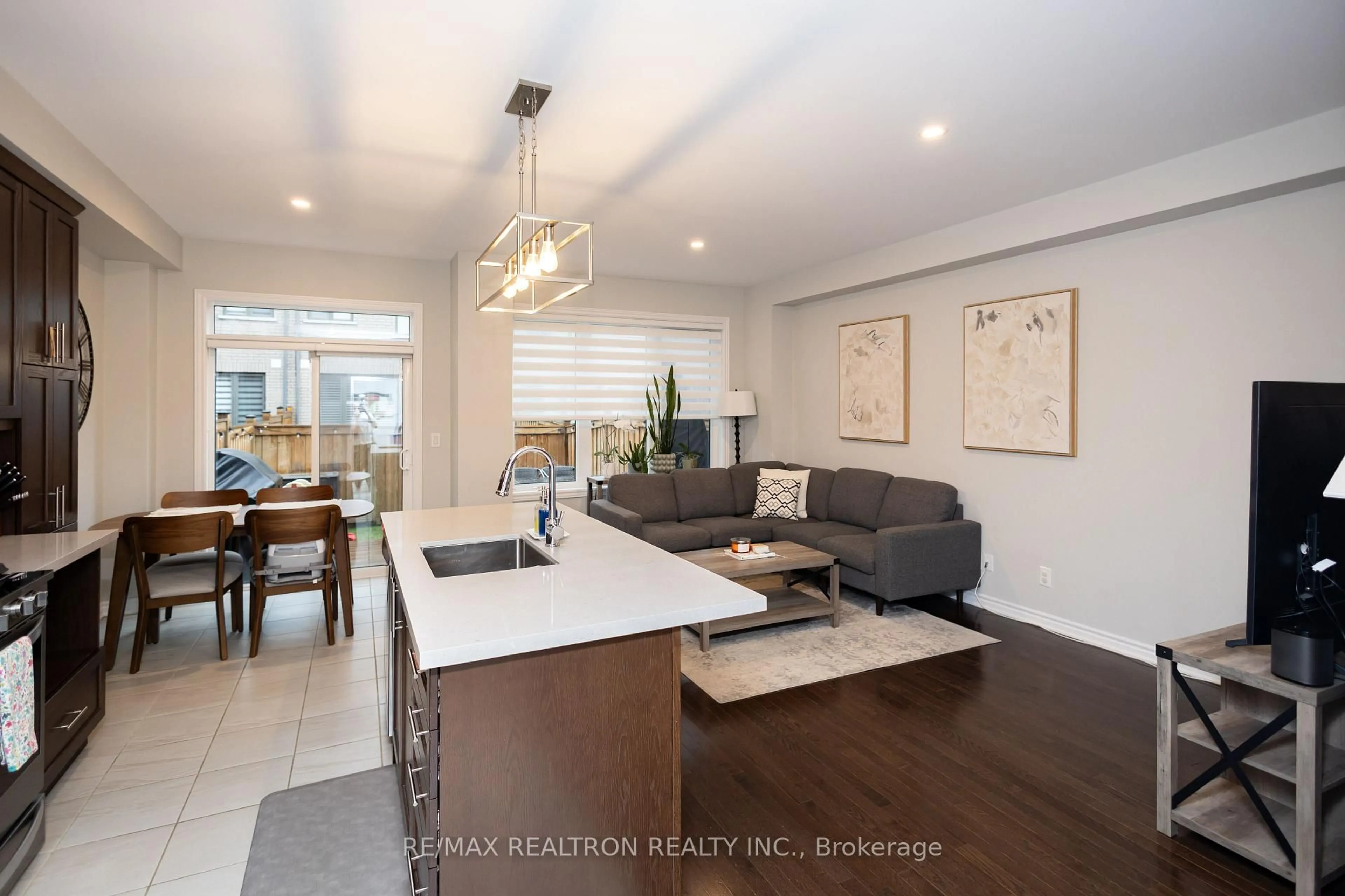 Open concept kitchen, unknown for 28 MARLBOROUGH St, Whitby Ontario L1R 0R1