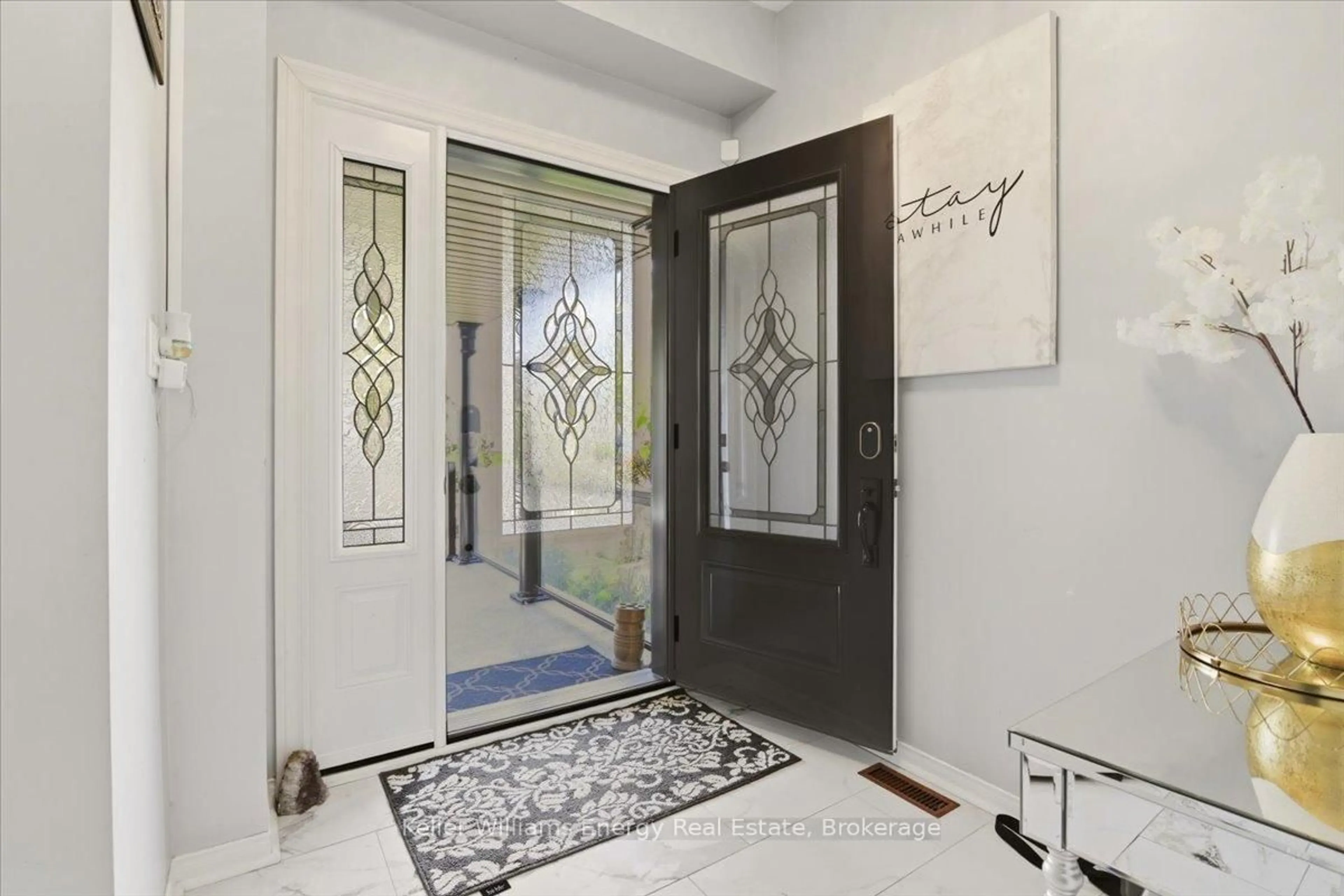 Indoor entryway for 9 Iberville Rd, Whitby Ontario L1M 1H5