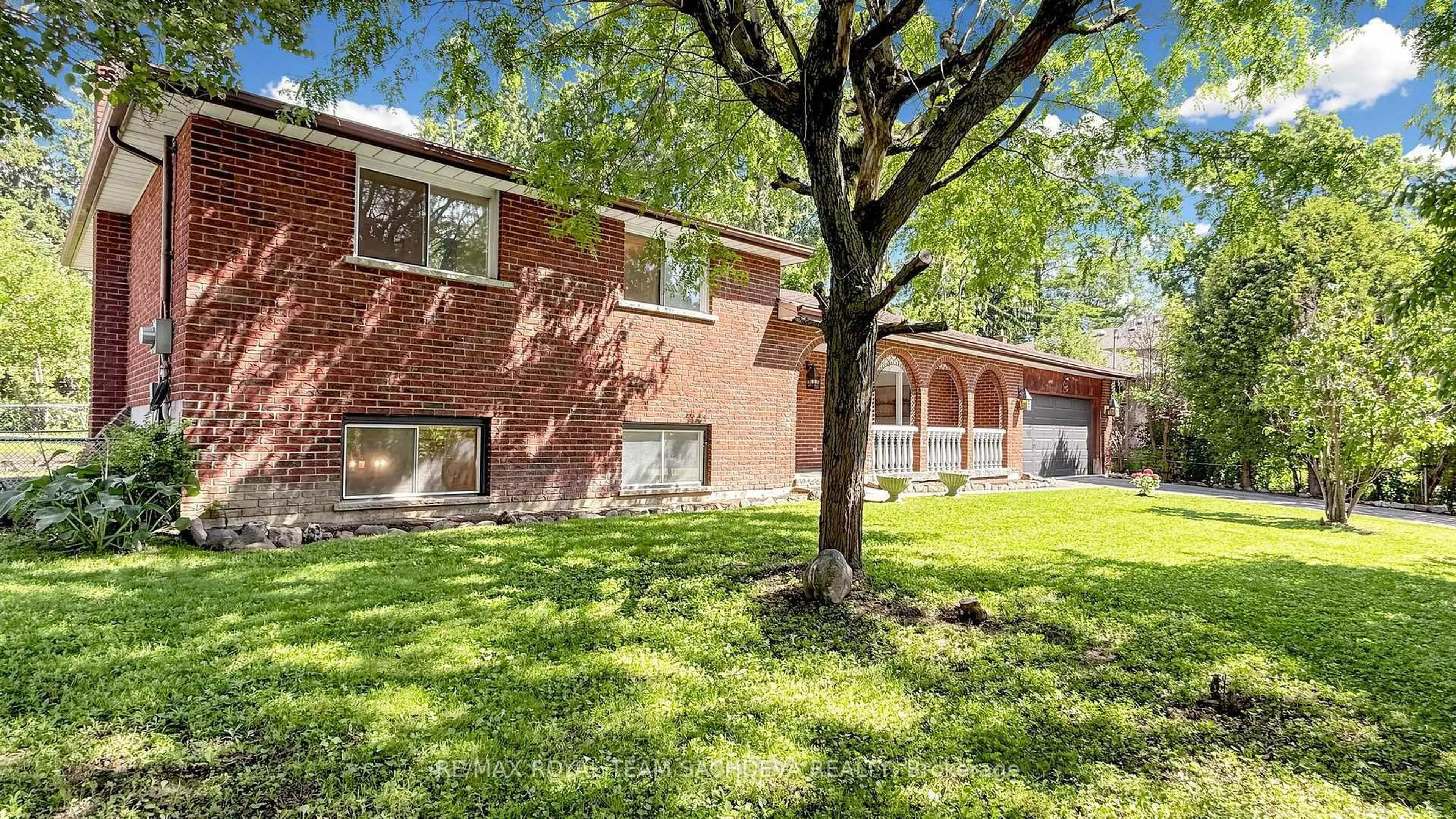 Home with brick exterior material, street for 68 Fergalea Ave, Toronto Ontario M1E 3L6
