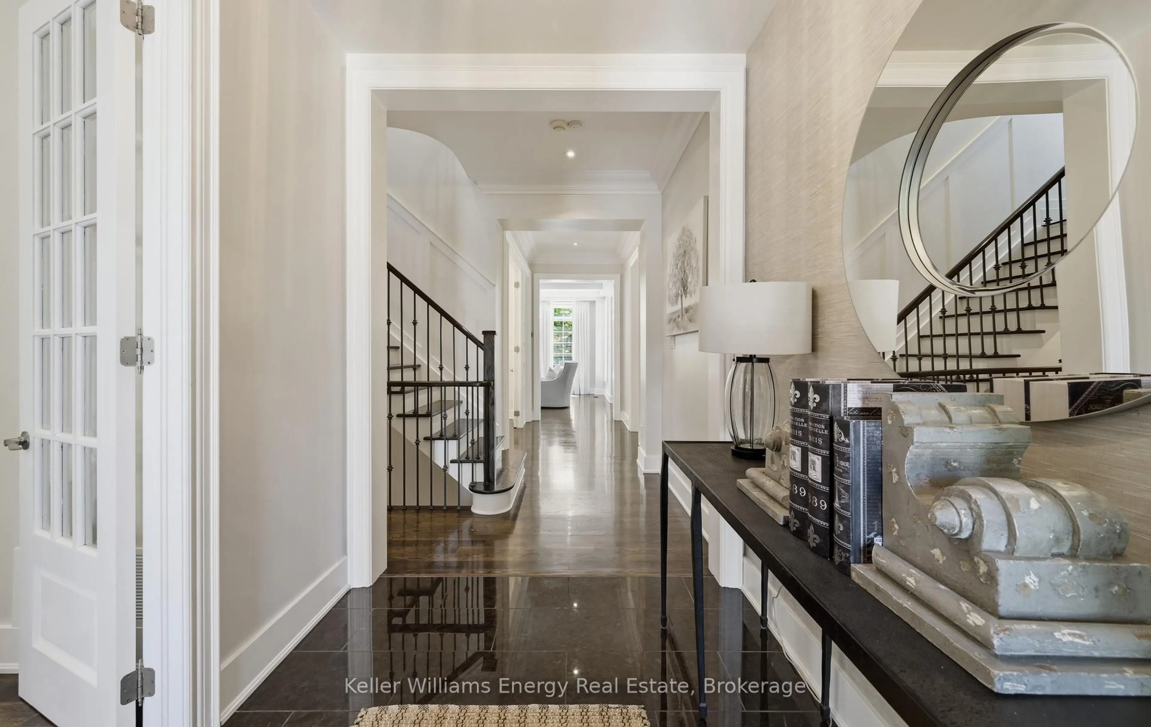 Indoor entryway for 7 Woodington Crt, Whitby Ontario L1M 0C6