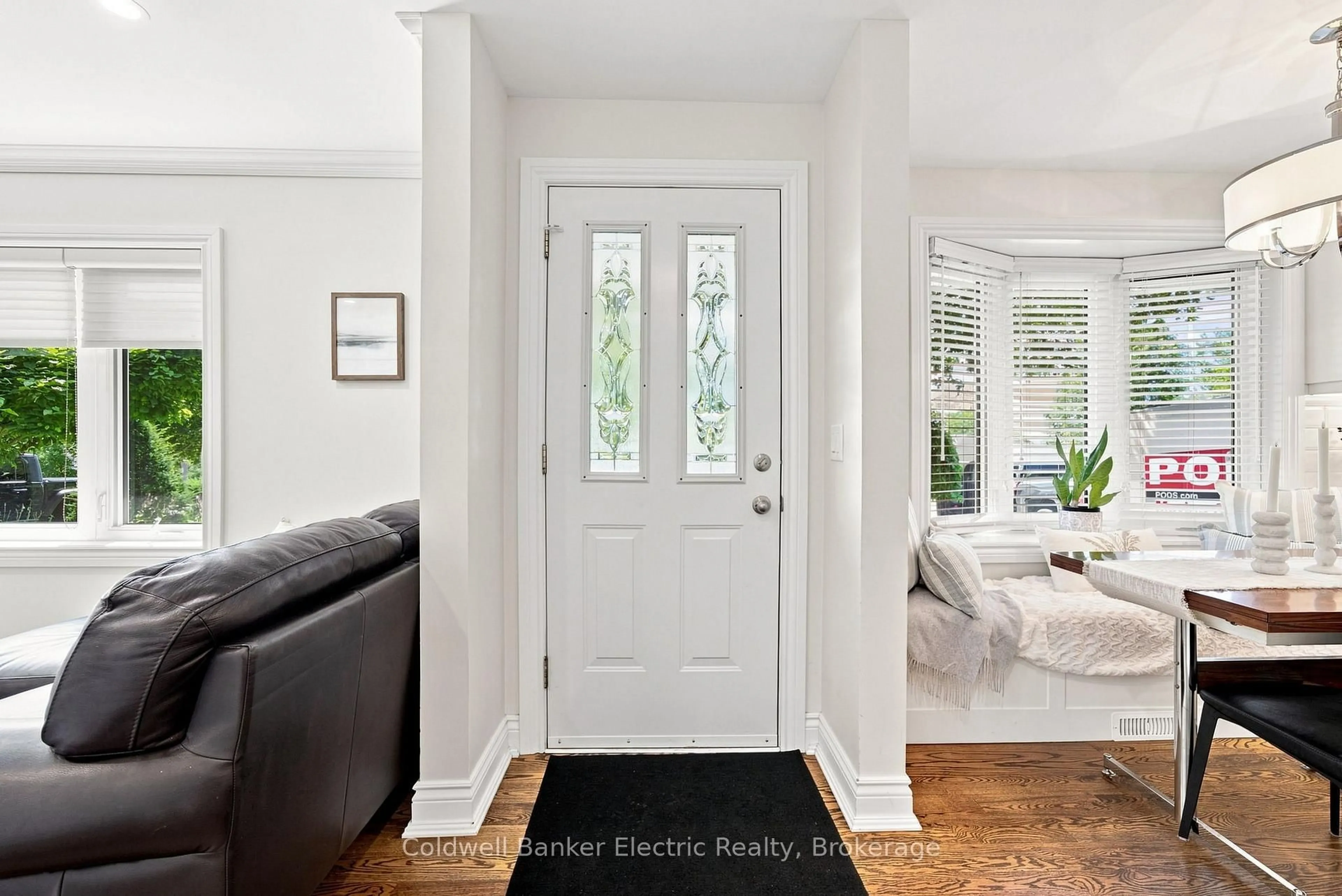 Indoor entryway for 47 Grandview St, Oshawa Ontario L1G 6N6
