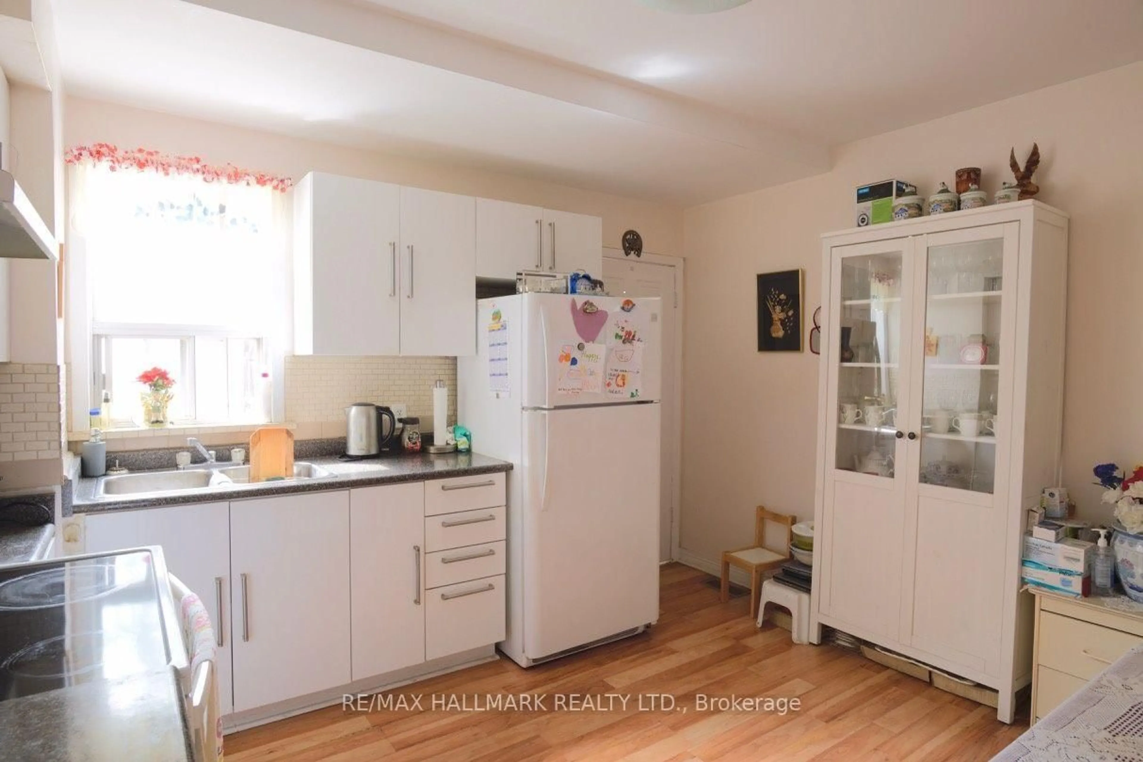 Standard kitchen, unknown for 47 Dentonia Park Ave, Toronto Ontario M4C 1W6