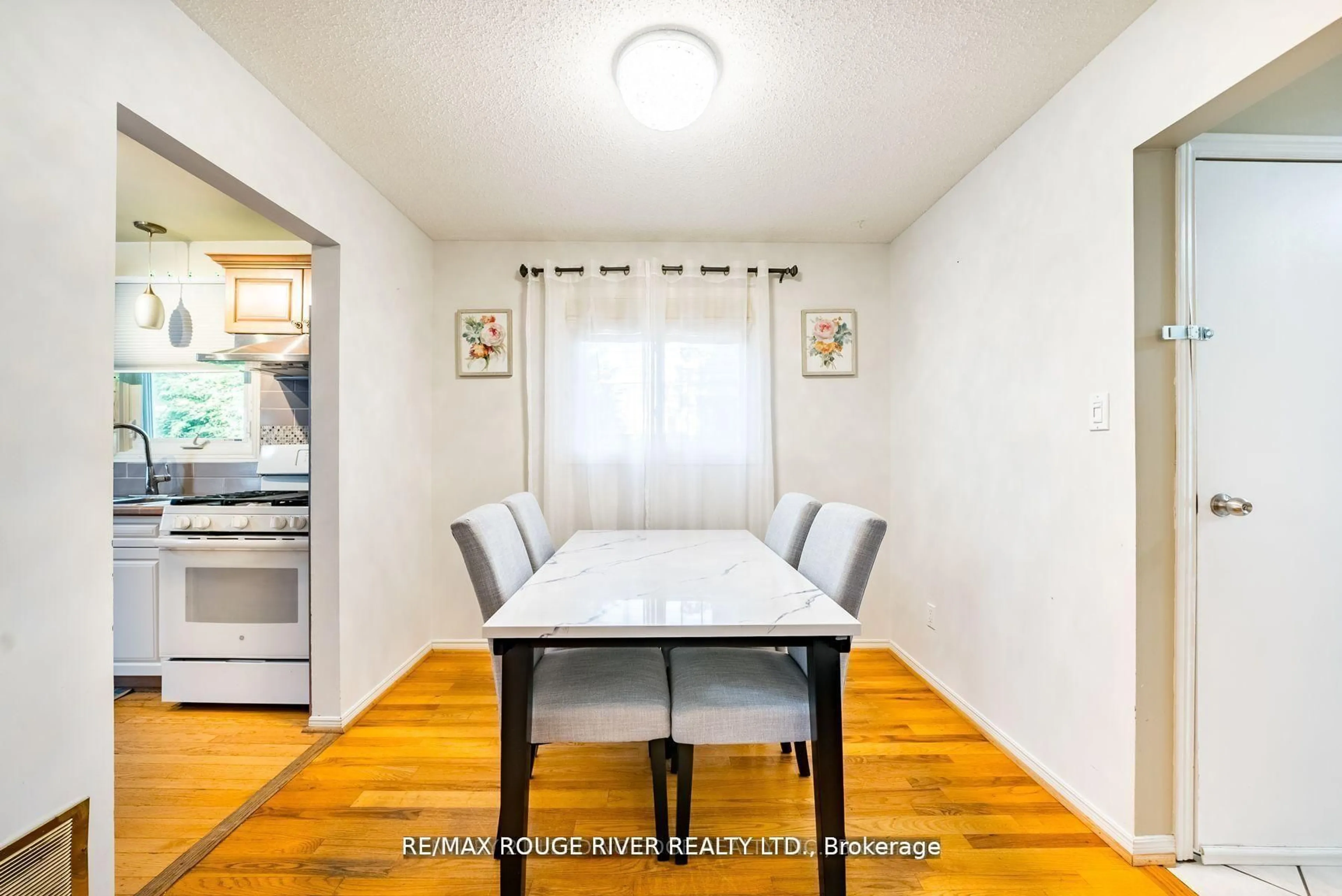 Dining room, unknown for 880 Castlegrove Ave, Oshawa Ontario L1J 7Y4