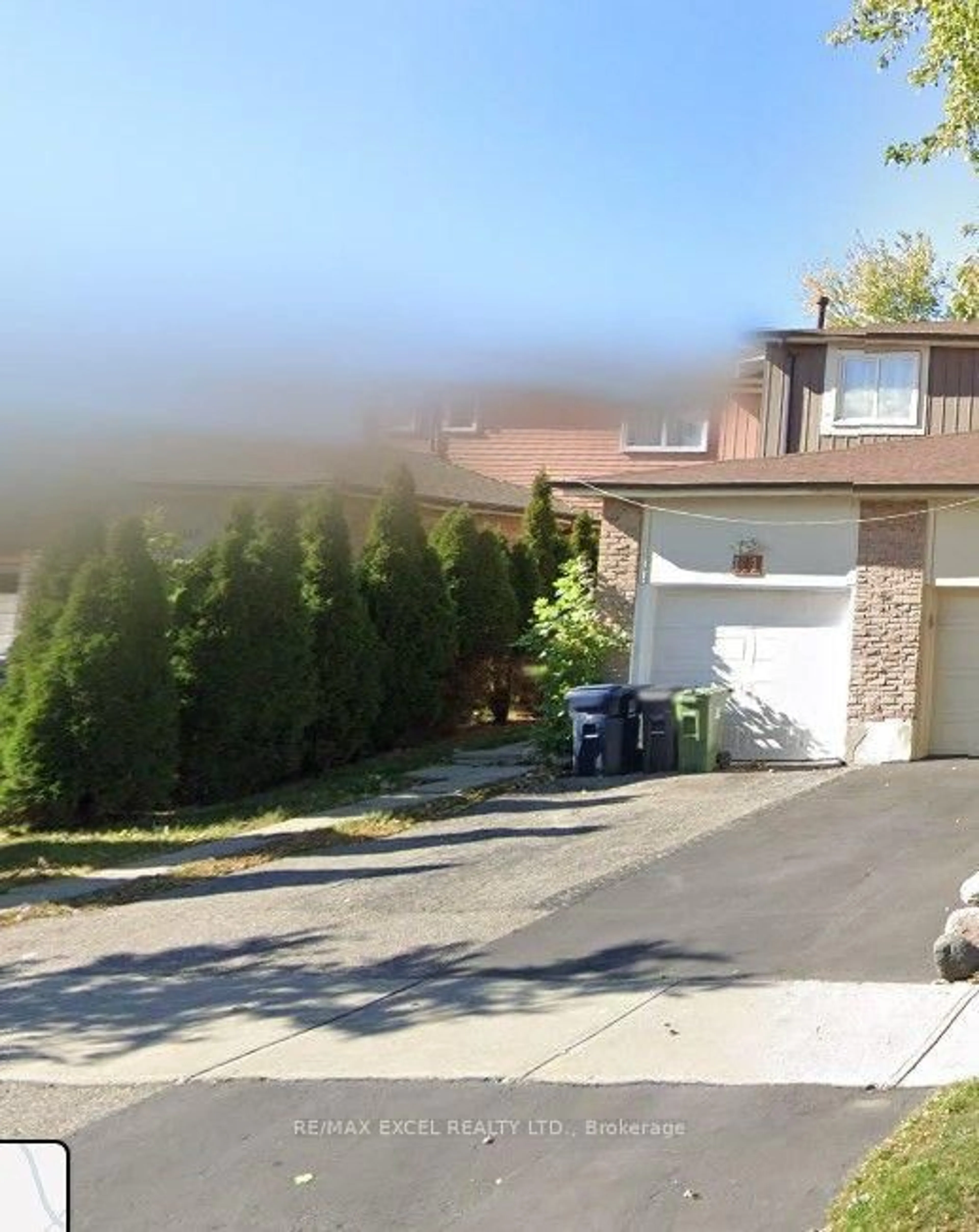 Blurry image for 111 Bradstone Sq, Toronto Ontario M1B 1W1