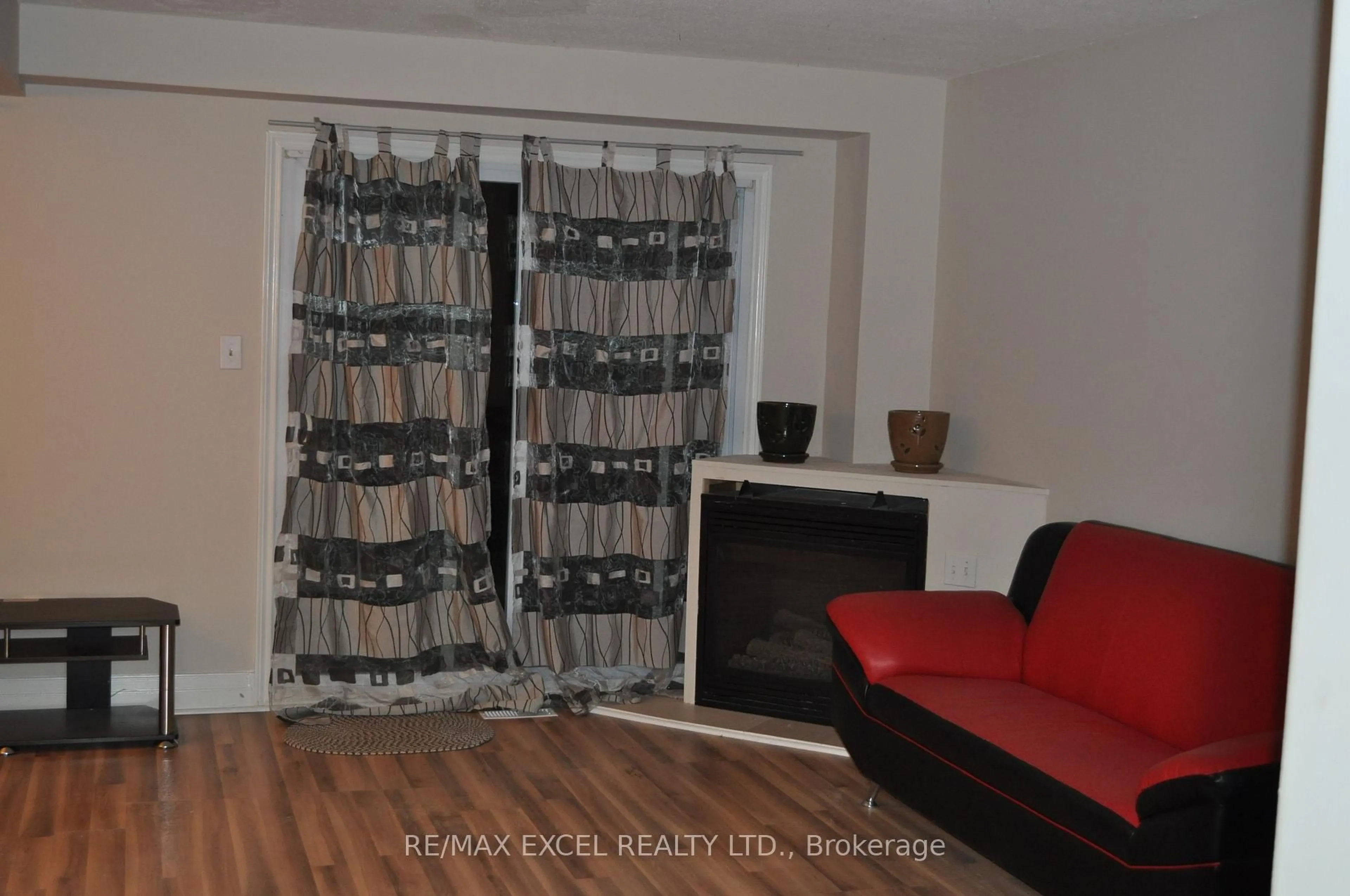 Living room with furniture, wood/laminate floor for 111 Bradstone Sq, Toronto Ontario M1B 1W1